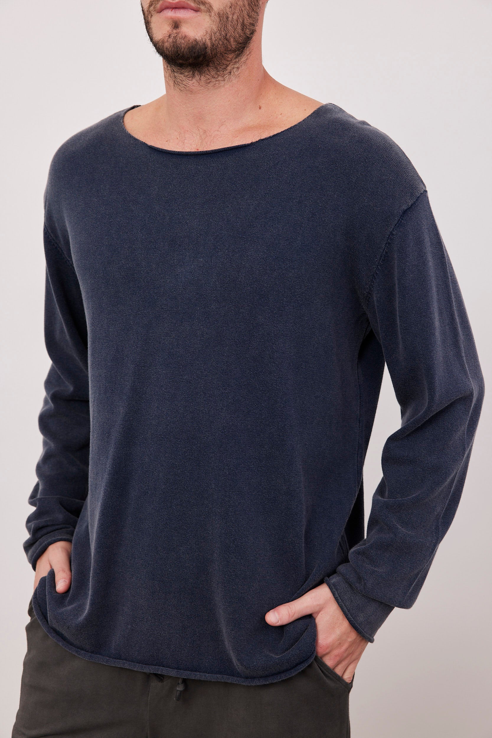 חולצה ארוכה סיומת גזורה