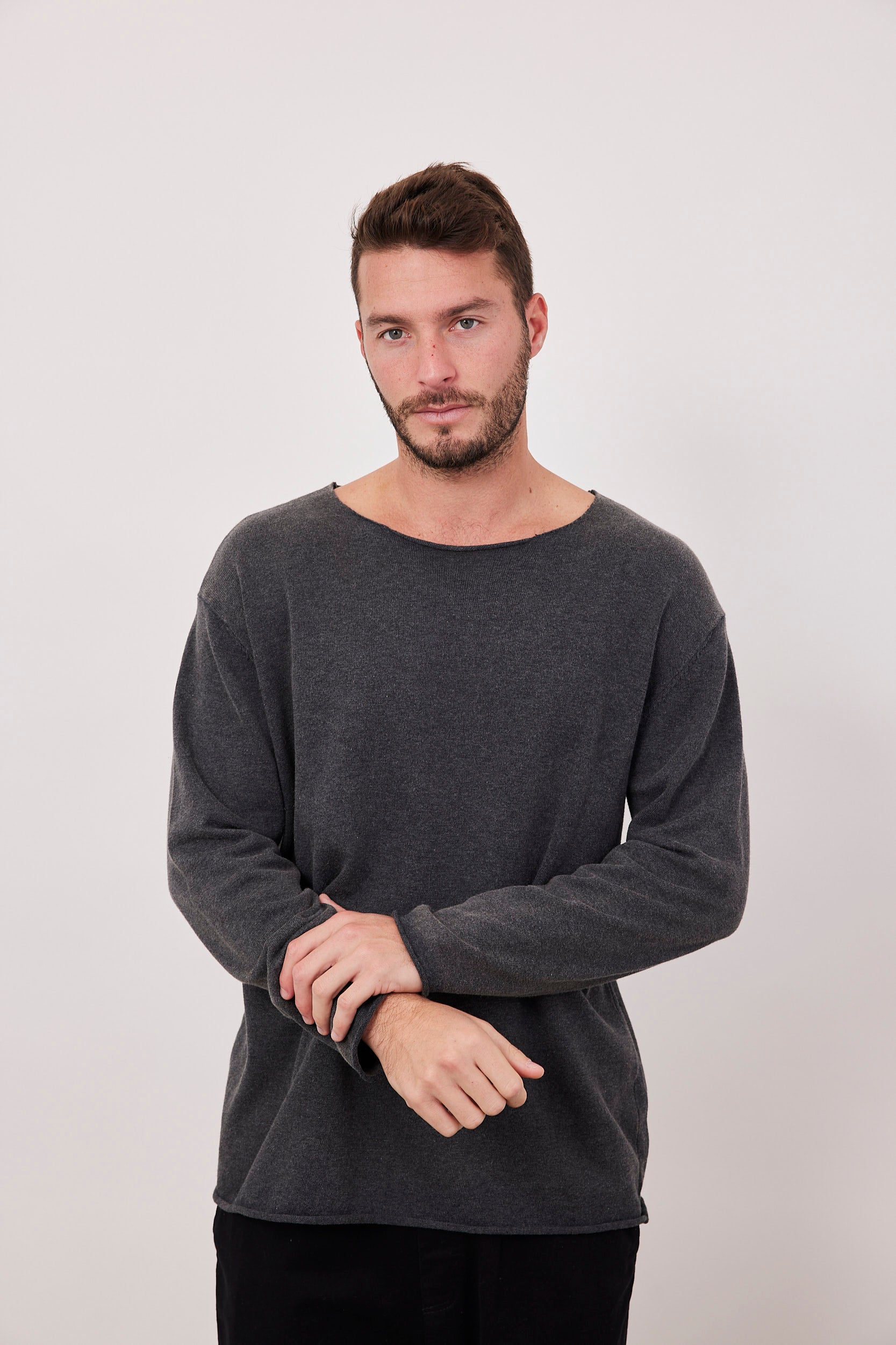 חולצה ארוכה סיומת גזורה