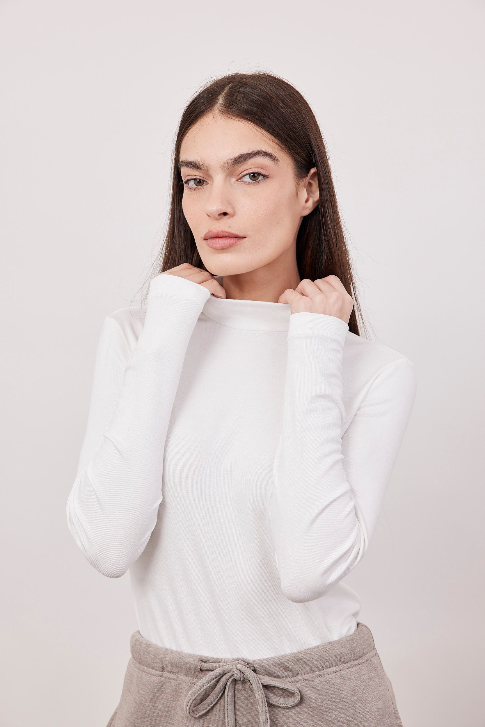 חולצת גולף צמודה