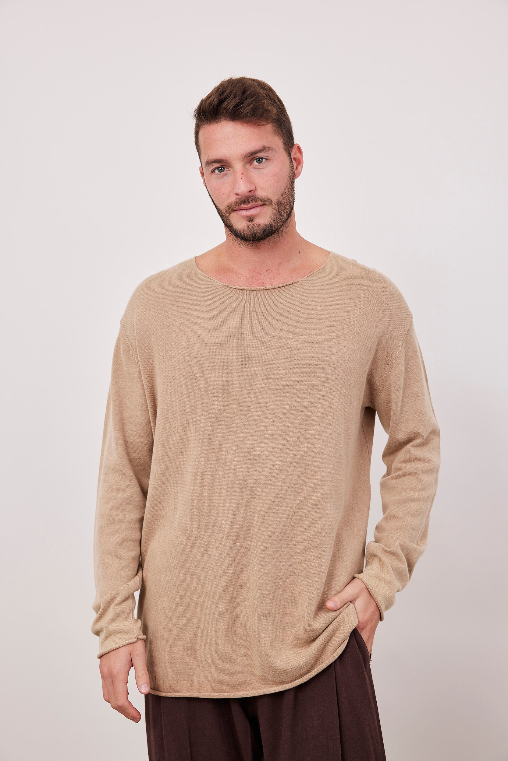 חולצה ארוכה סיומת גזורה