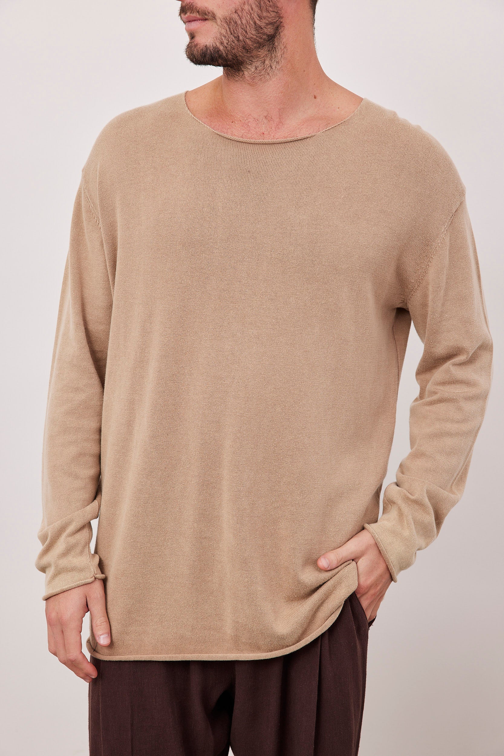 חולצה ארוכה סיומת גזורה