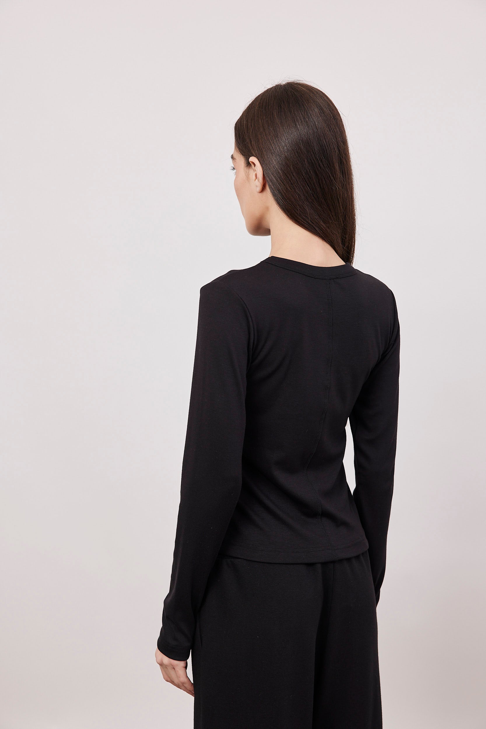 חולצה ארוכה עם מפתח מובלט