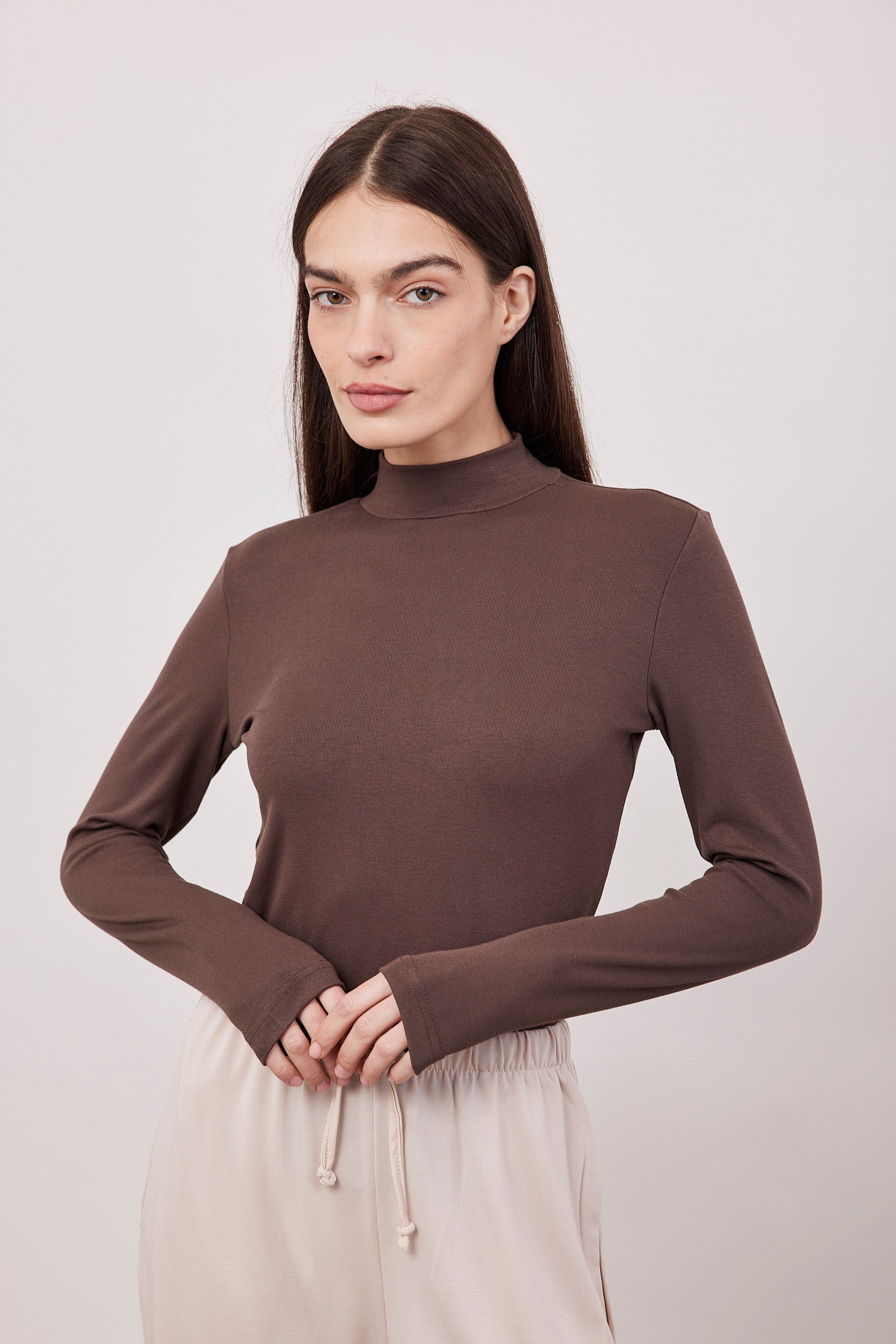 חולצת גולף צמודה