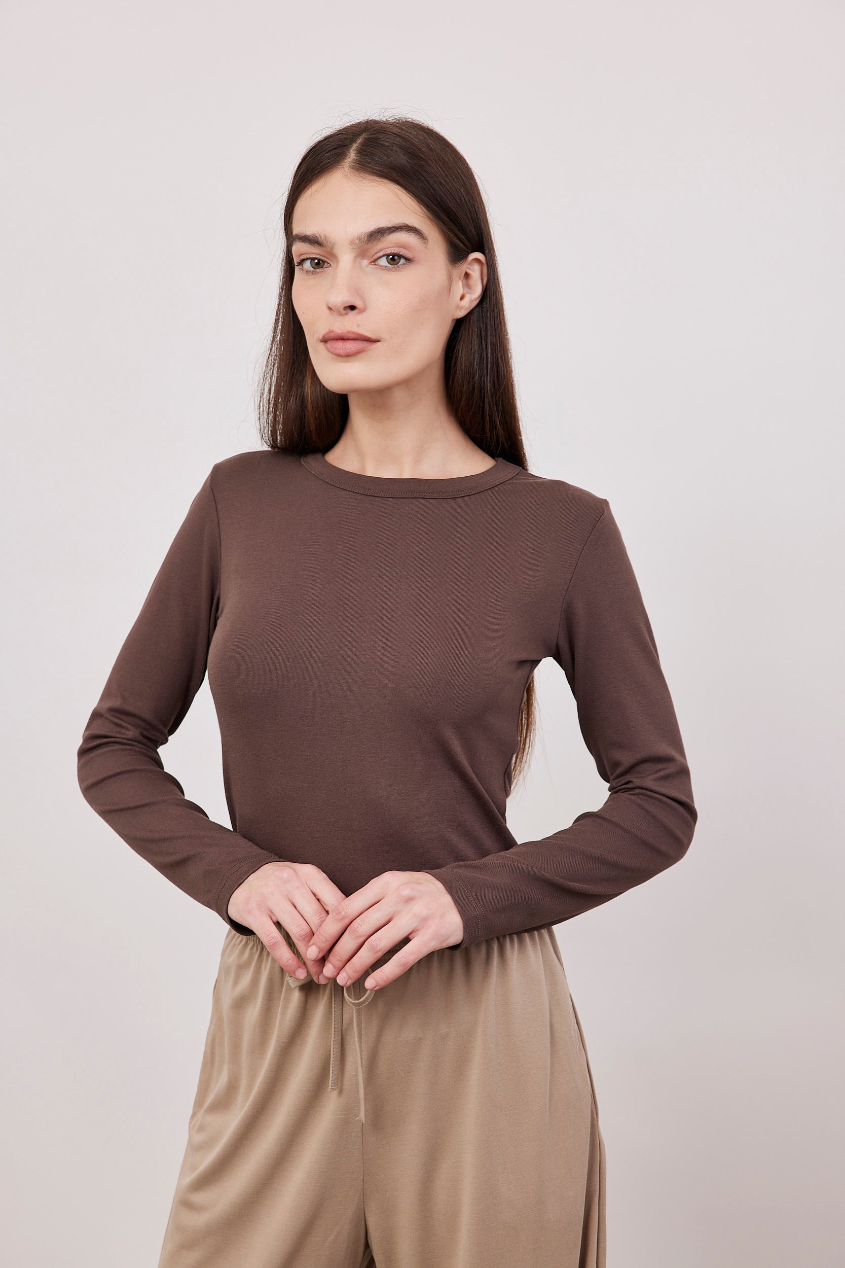 חולצה ארוכה עם מפתח מובלט