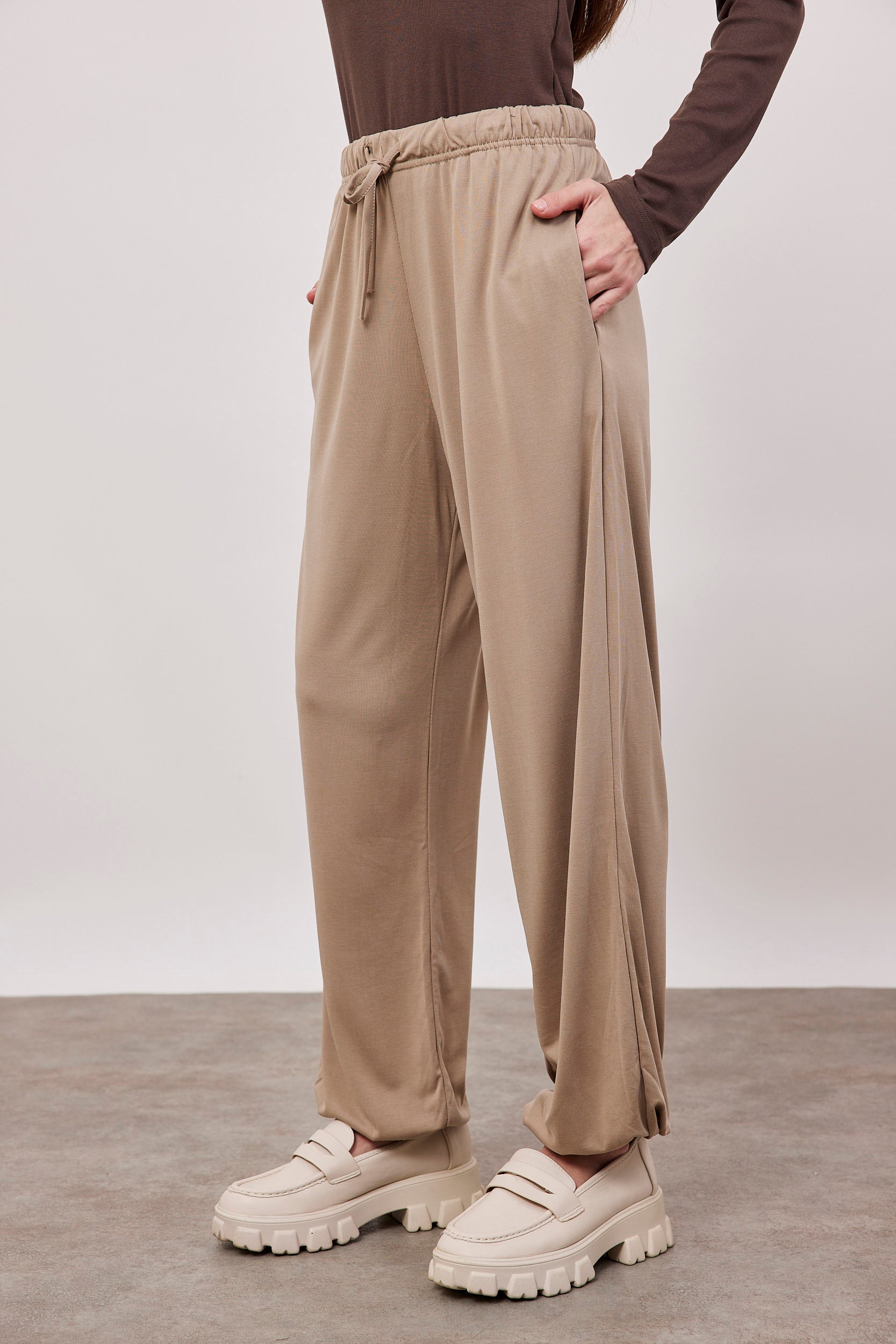 מכנסי ג׳וגר מבד נשפך