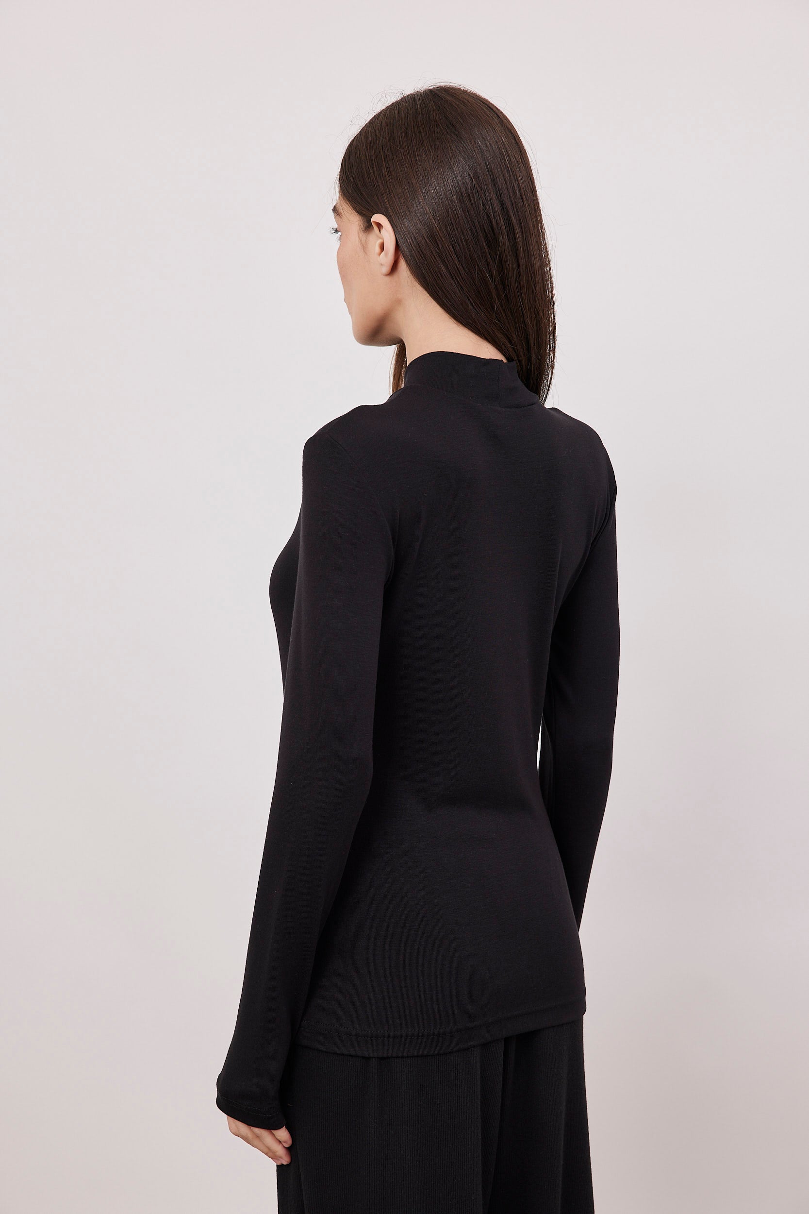 חולצת גולף צמודה