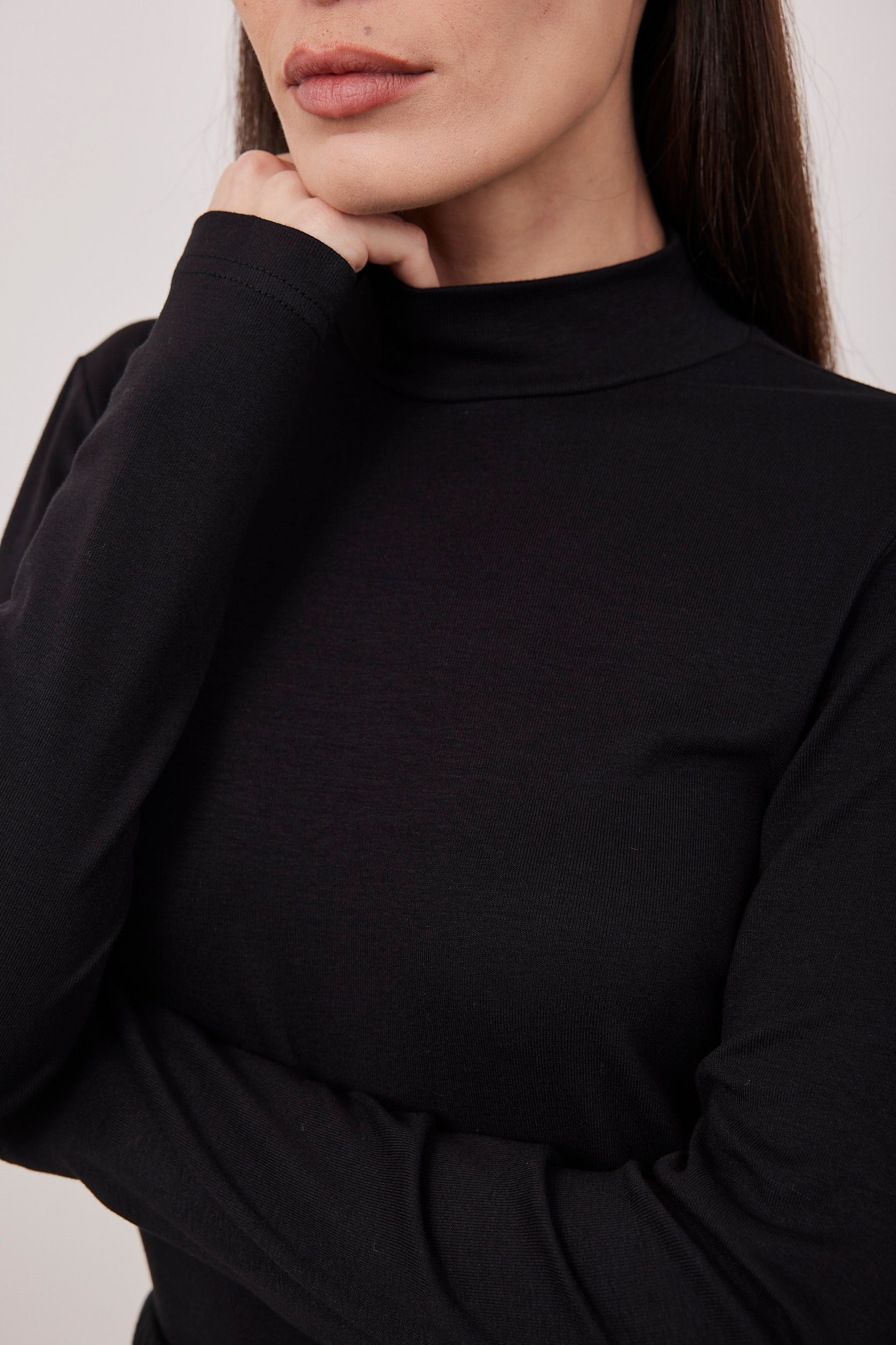 חולצת גולף צמודה