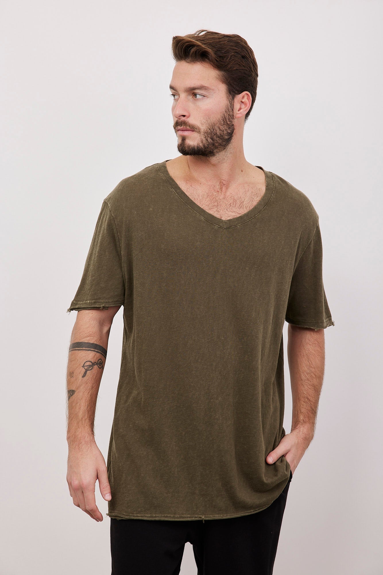 טישרט וי ווש בסיומת קרעים - ITAY BRANDS