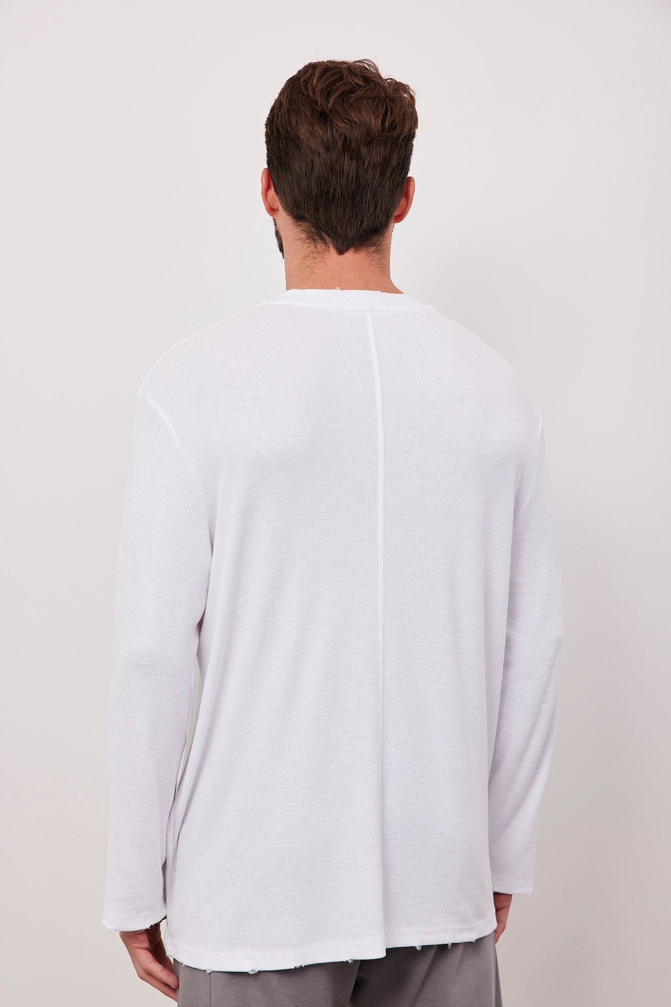 חולצה בטקסטורת פסים גימור קרעים - ITAY BRANDS