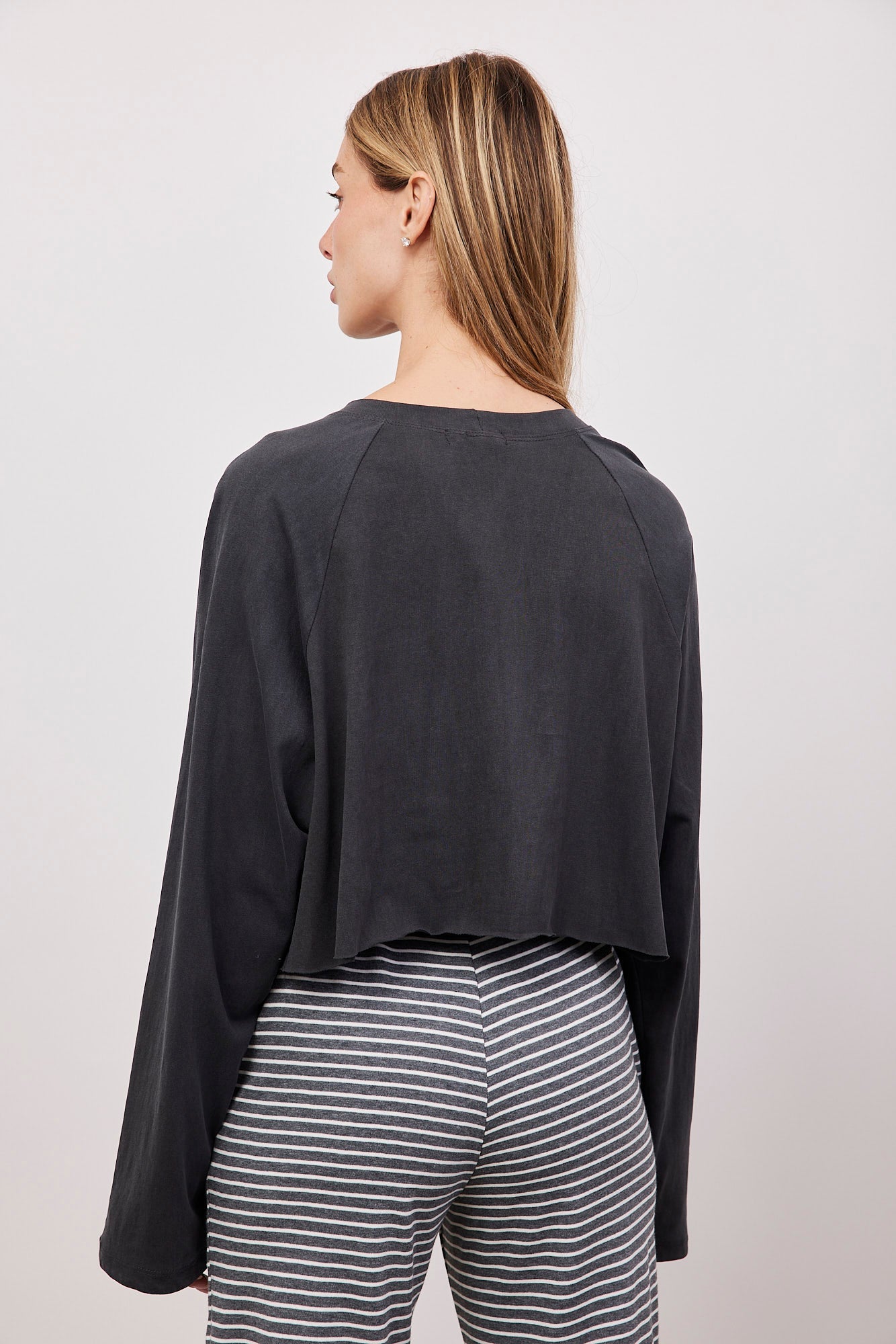 חולצת קרופ ווש בסיומת פרומה - ITAY BRANDS