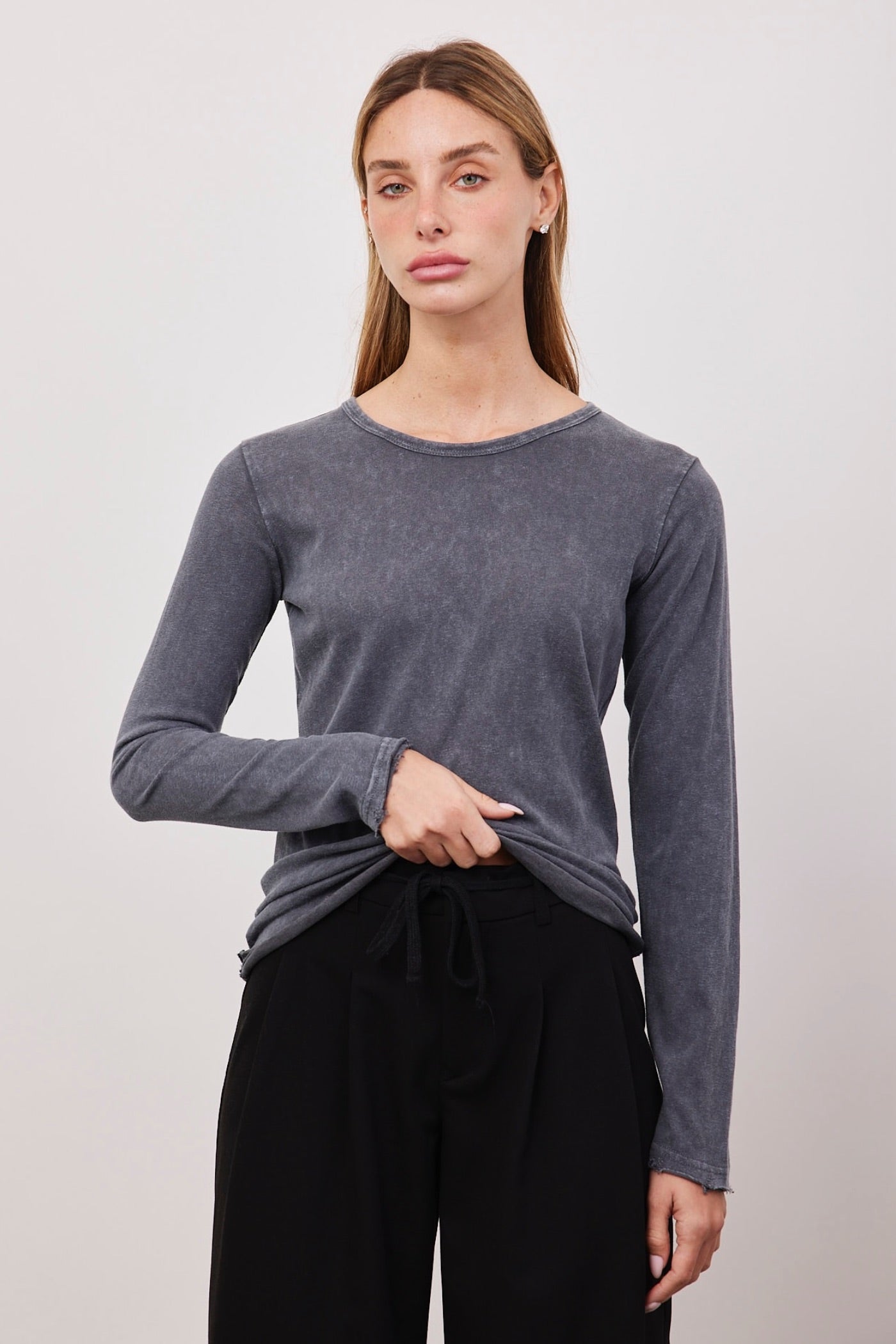 חולצת ווש ארוכה בגימור קרעים - ITAY BRANDS