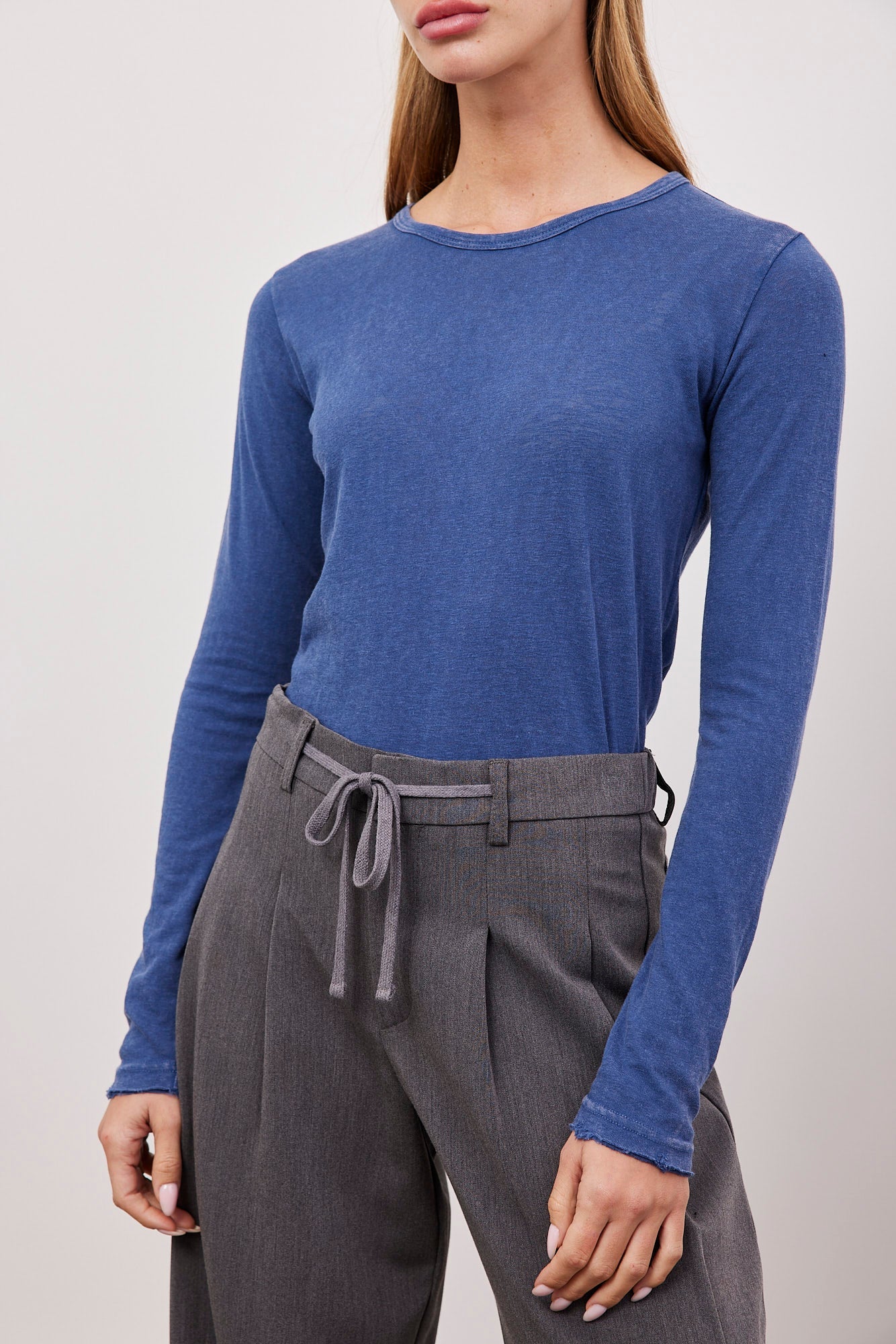 חולצת ווש ארוכה בגימור קרעים - ITAY BRANDS