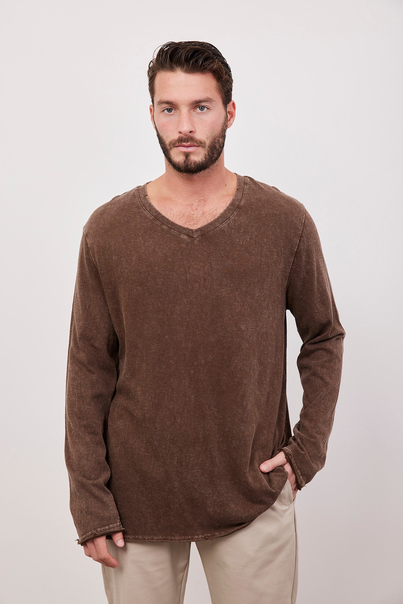 חולצת וי ווש ארוכה בגימור קרעים - ITAY BRANDS