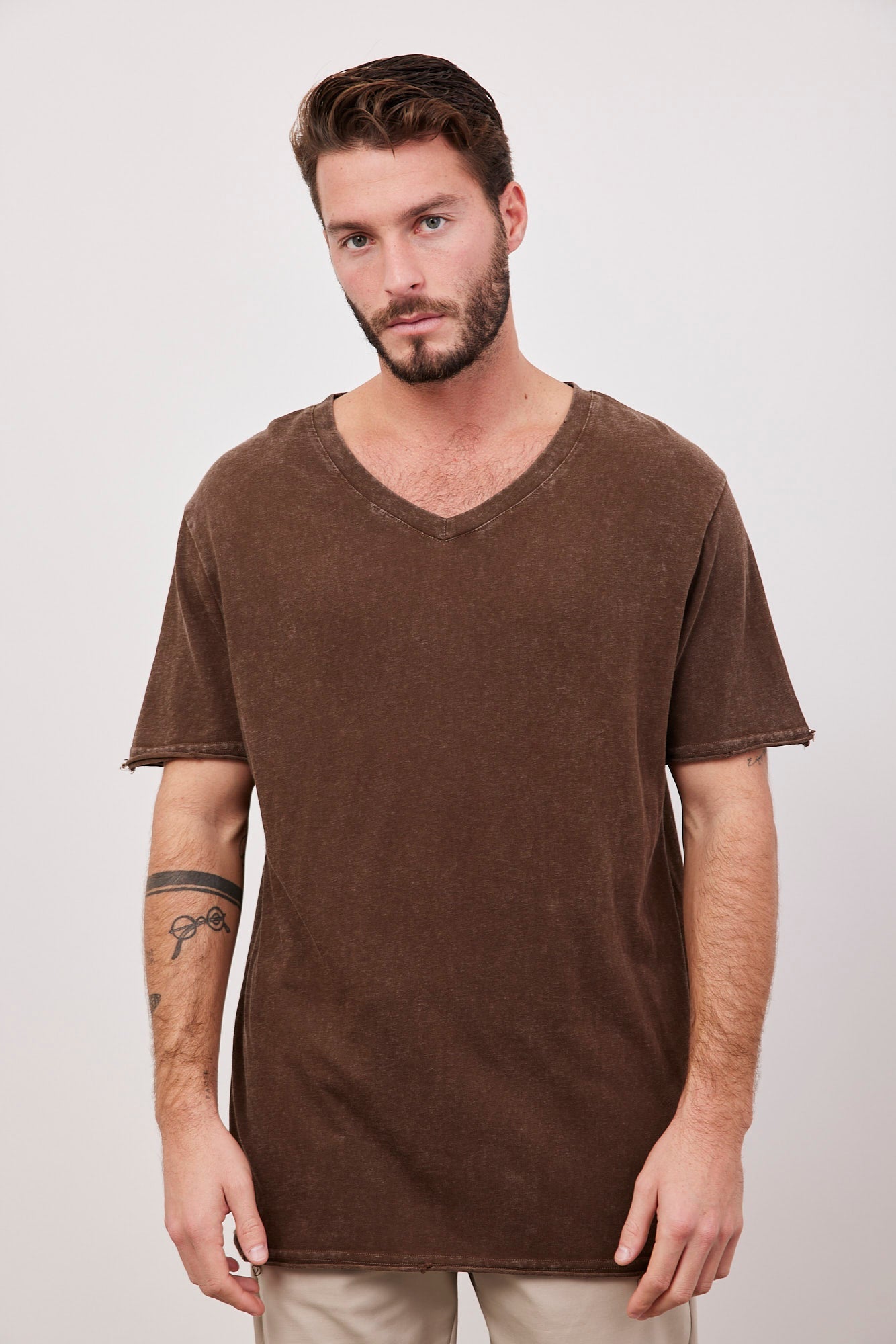 טישרט וי ווש בסיומת קרעים - ITAY BRANDS