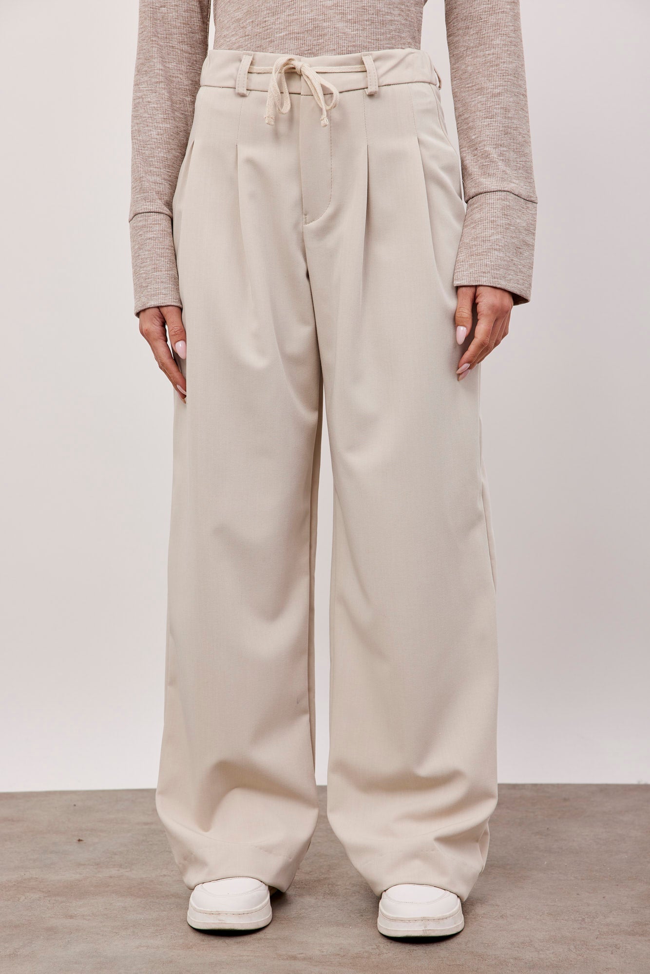 מכנסיים מחויטים עם קשירה - ITAY BRANDS