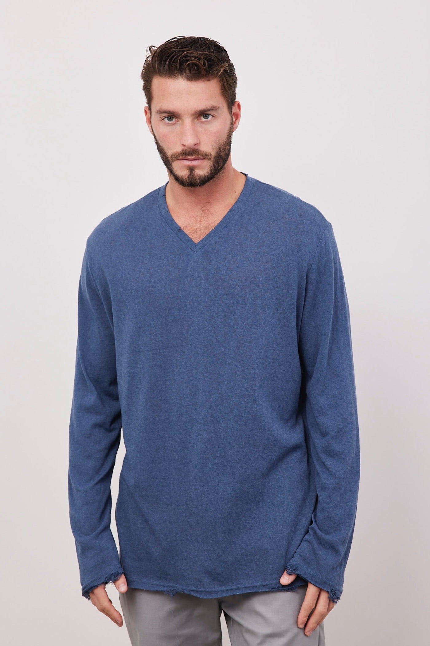 חולצת וי ווש ארוכה בגימור קרעים - ITAY BRANDS