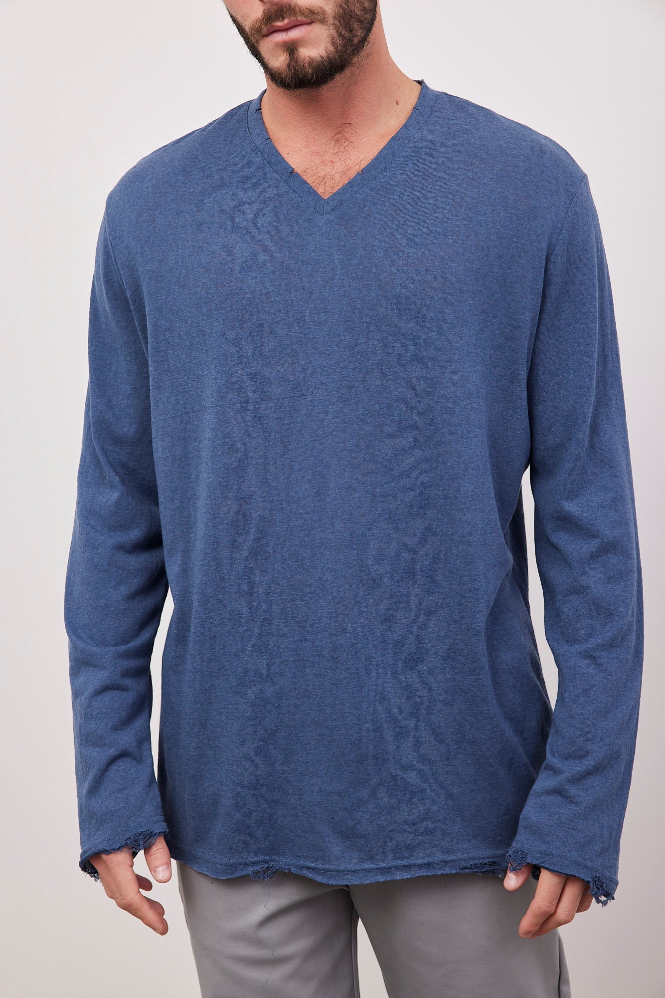 חולצת וי ווש ארוכה בגימור קרעים - ITAY BRANDS