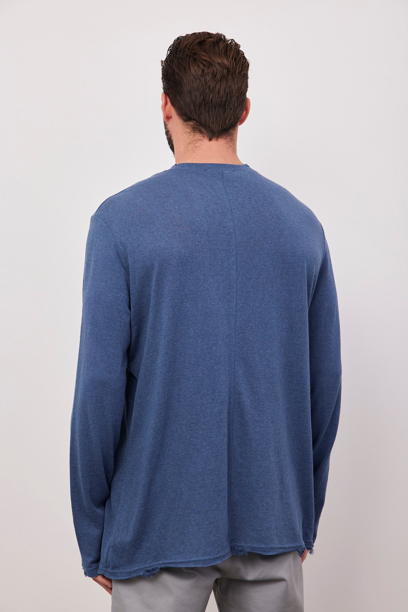 חולצת וי ווש ארוכה בגימור קרעים - ITAY BRANDS