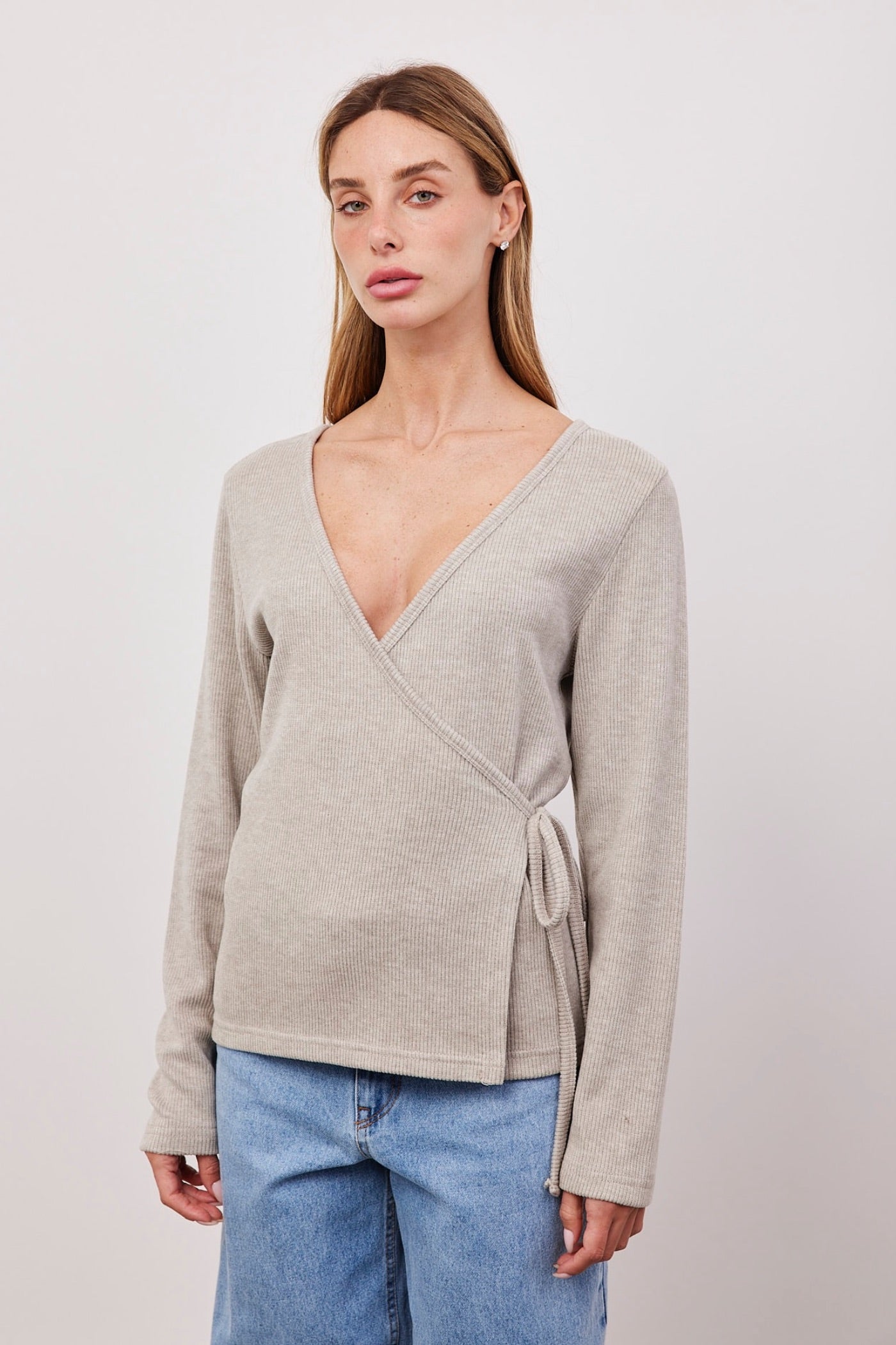 חולצת ריב מעטפת עם קשירה - ITAY BRANDS