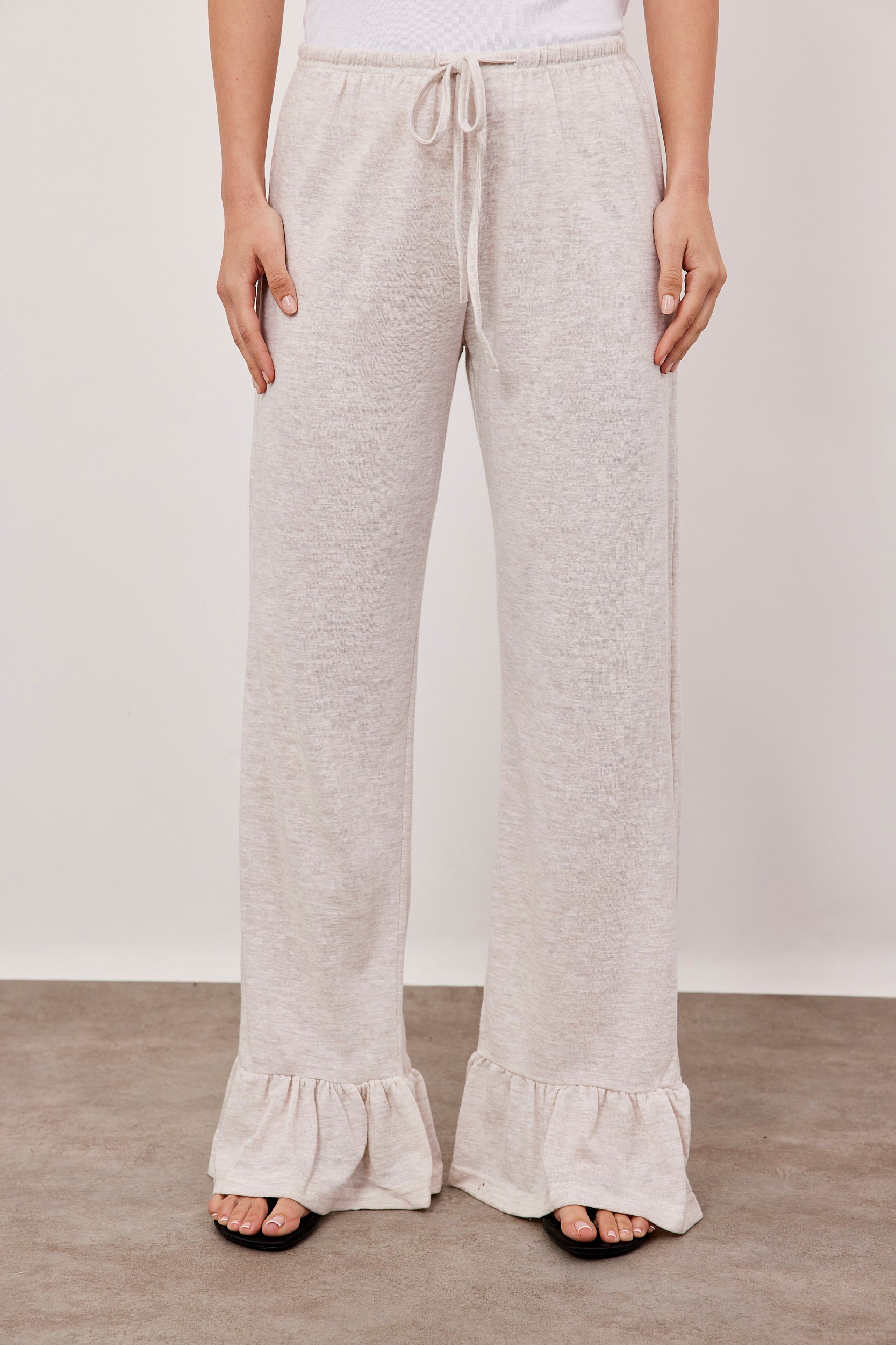 מכנסיים ארוכים בסיומת מלמלה