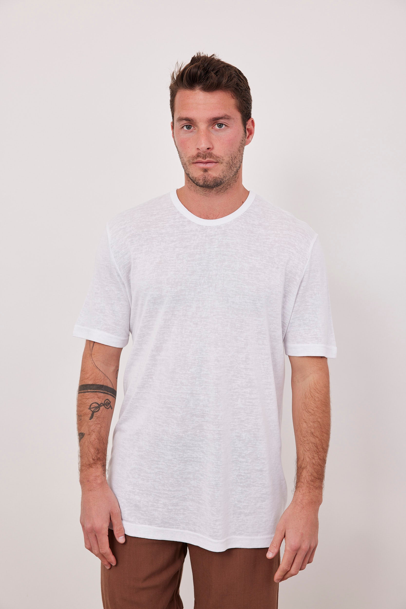 חולצה קצרה במראה פשתן