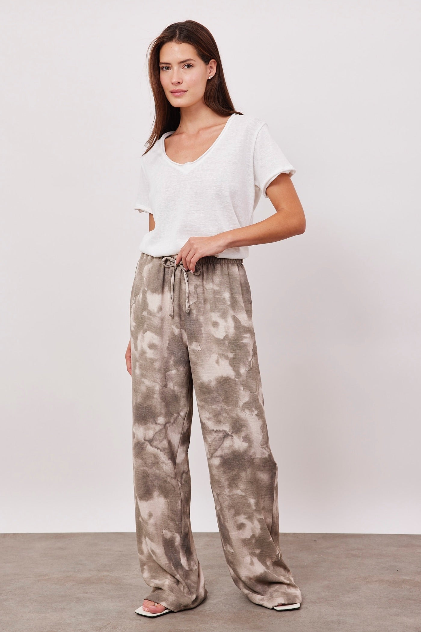 מכנסיים נשפכים בהדפס