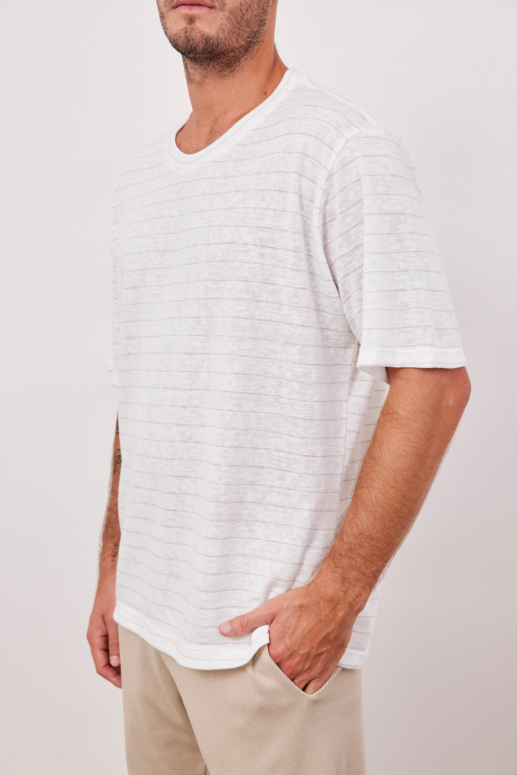 חולצת פסים במראה פשתן