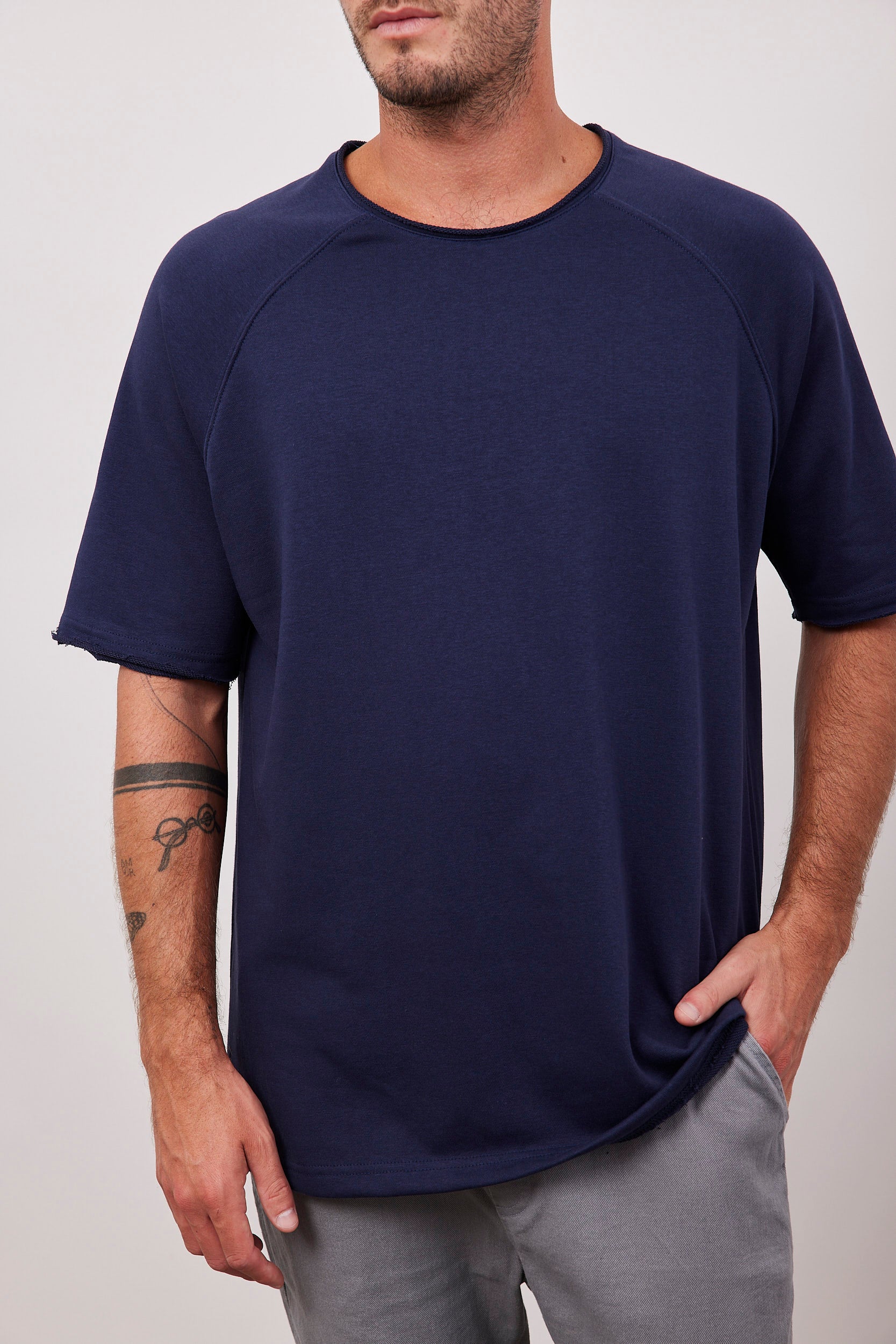 טי-שרט רגלן בסיומת פרומה