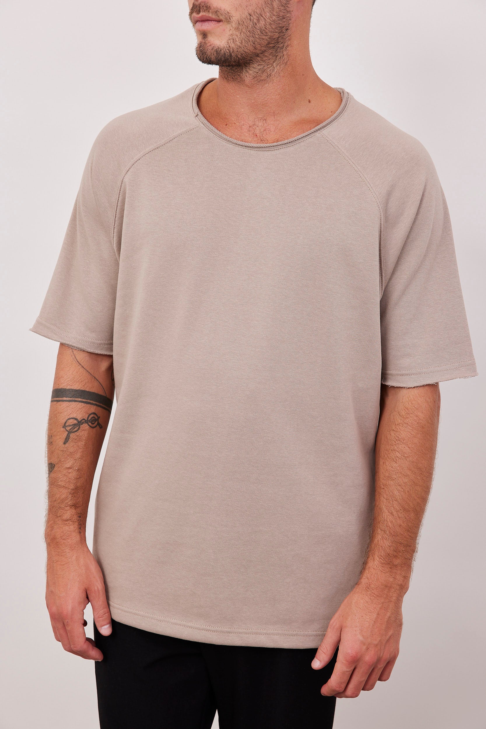 טי-שרט רגלן בסיומת פרומה