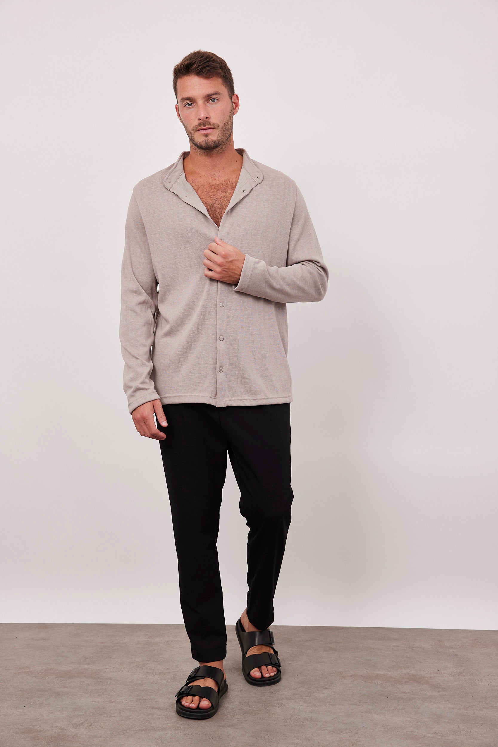 חולצה מכופתרת ארוכה מראה פשתן