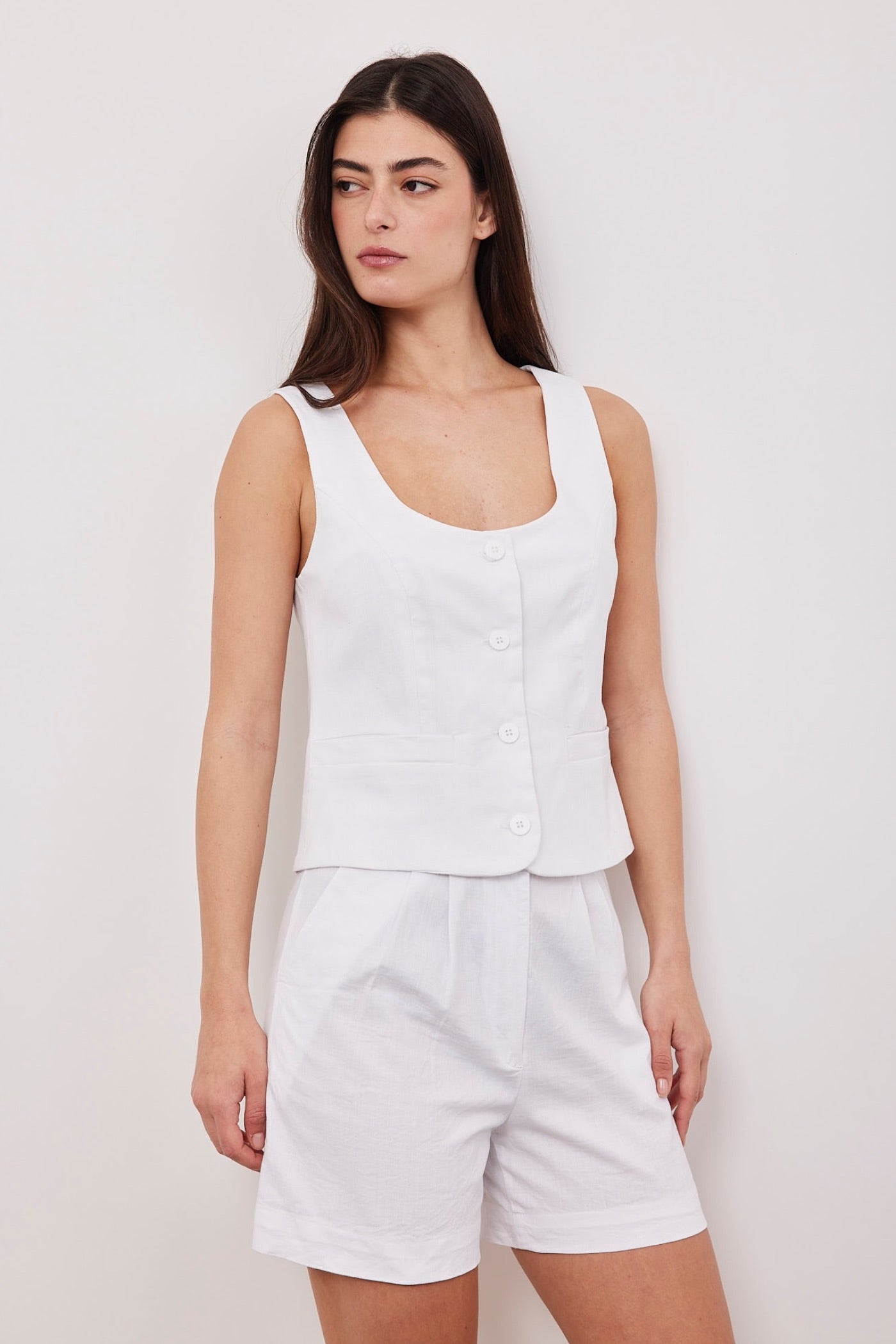 מכנסיים קצרים עם קפלים - ITAY BRANDS