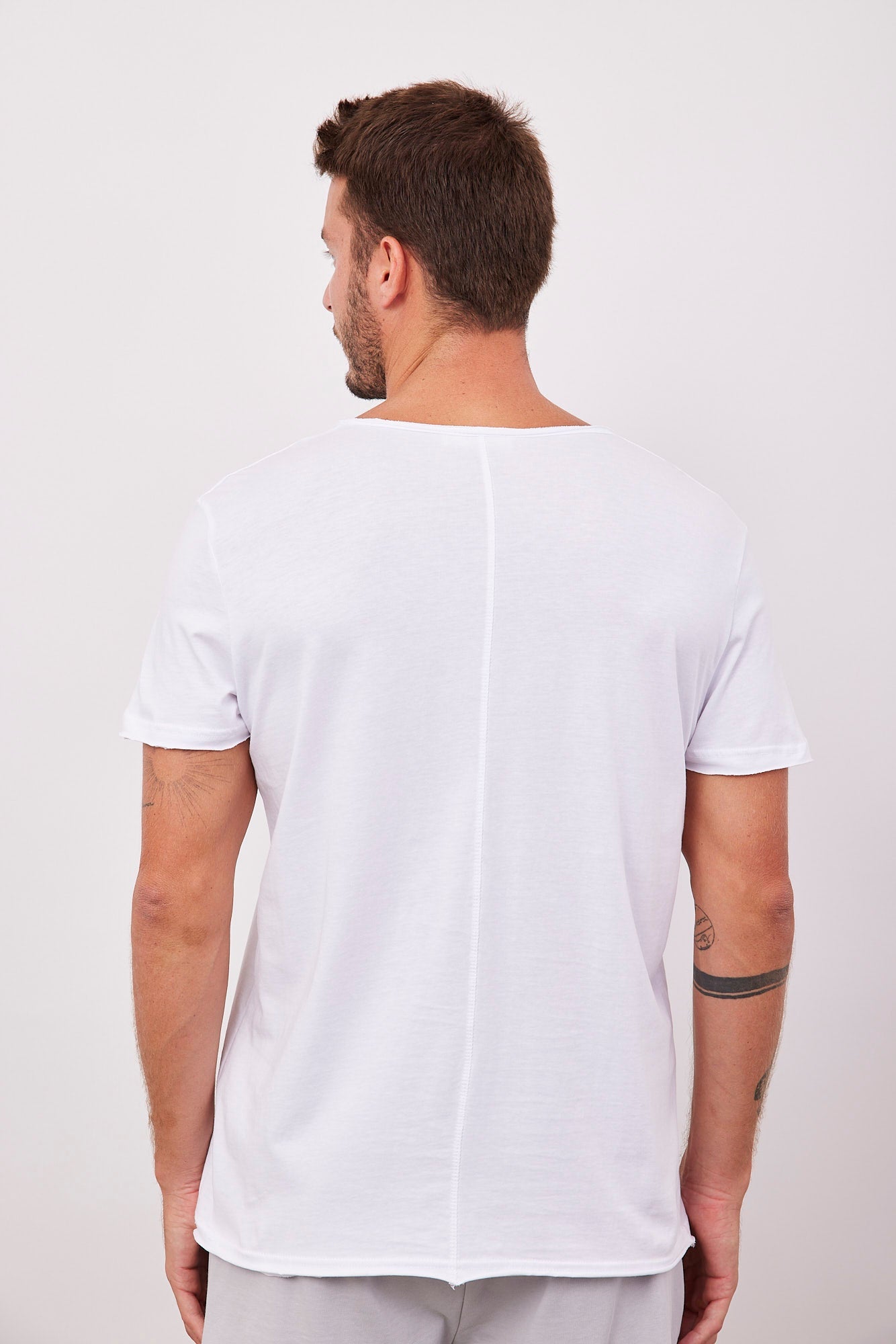 טישרט בגימור כפתורים - ITAY BRANDS