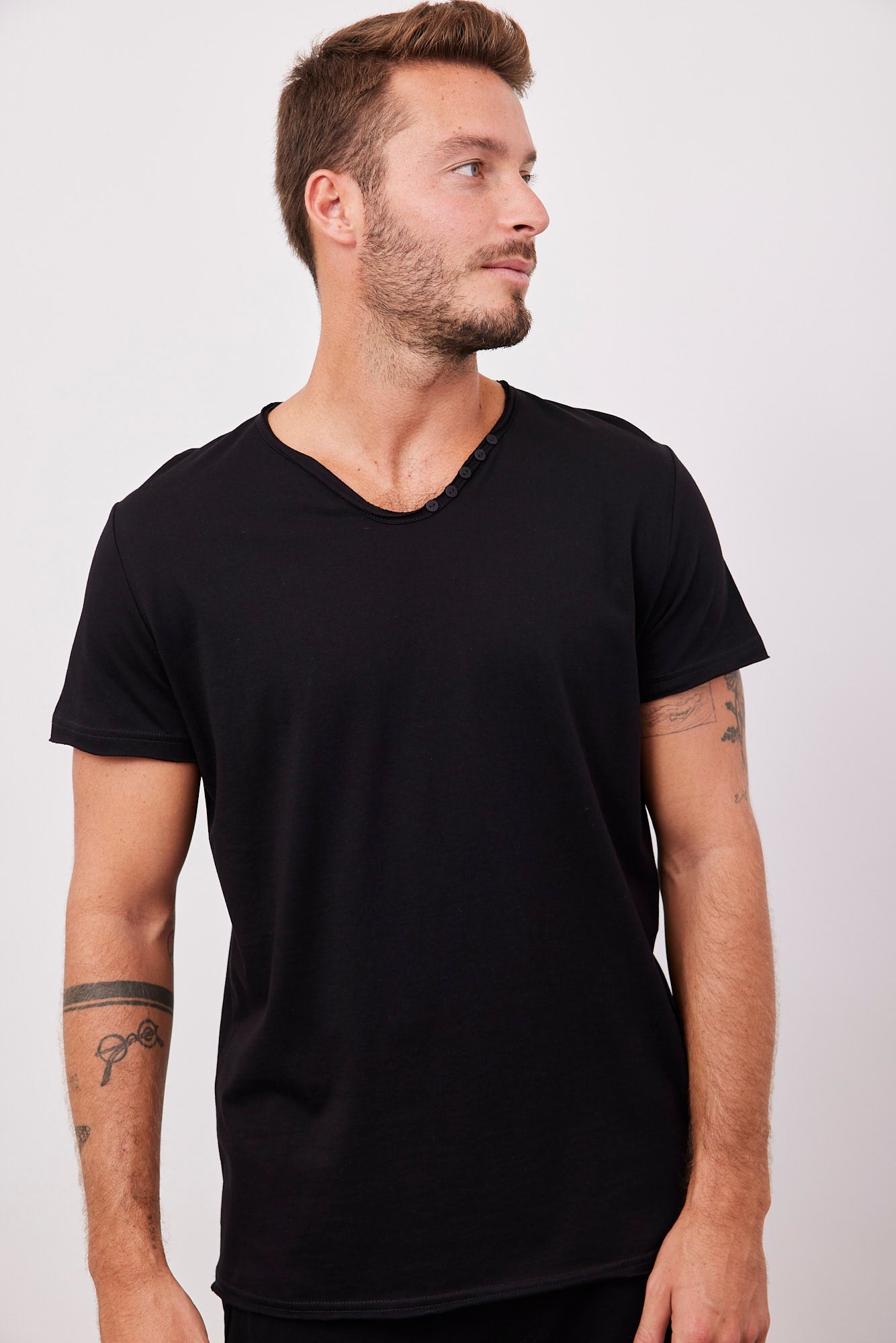 טישרט בגימור כפתורים - ITAY BRANDS