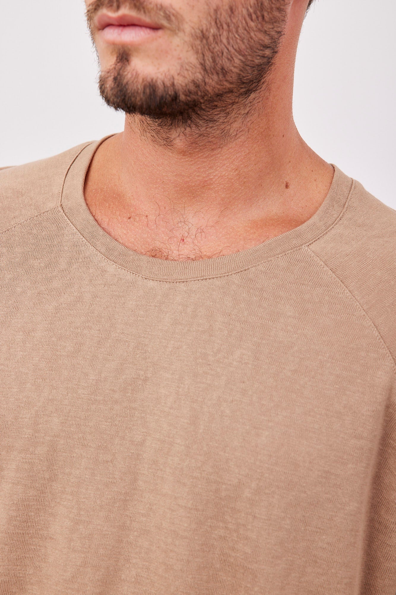 טי-שרט רגלן במראה פשתן - ITAY BRANDS