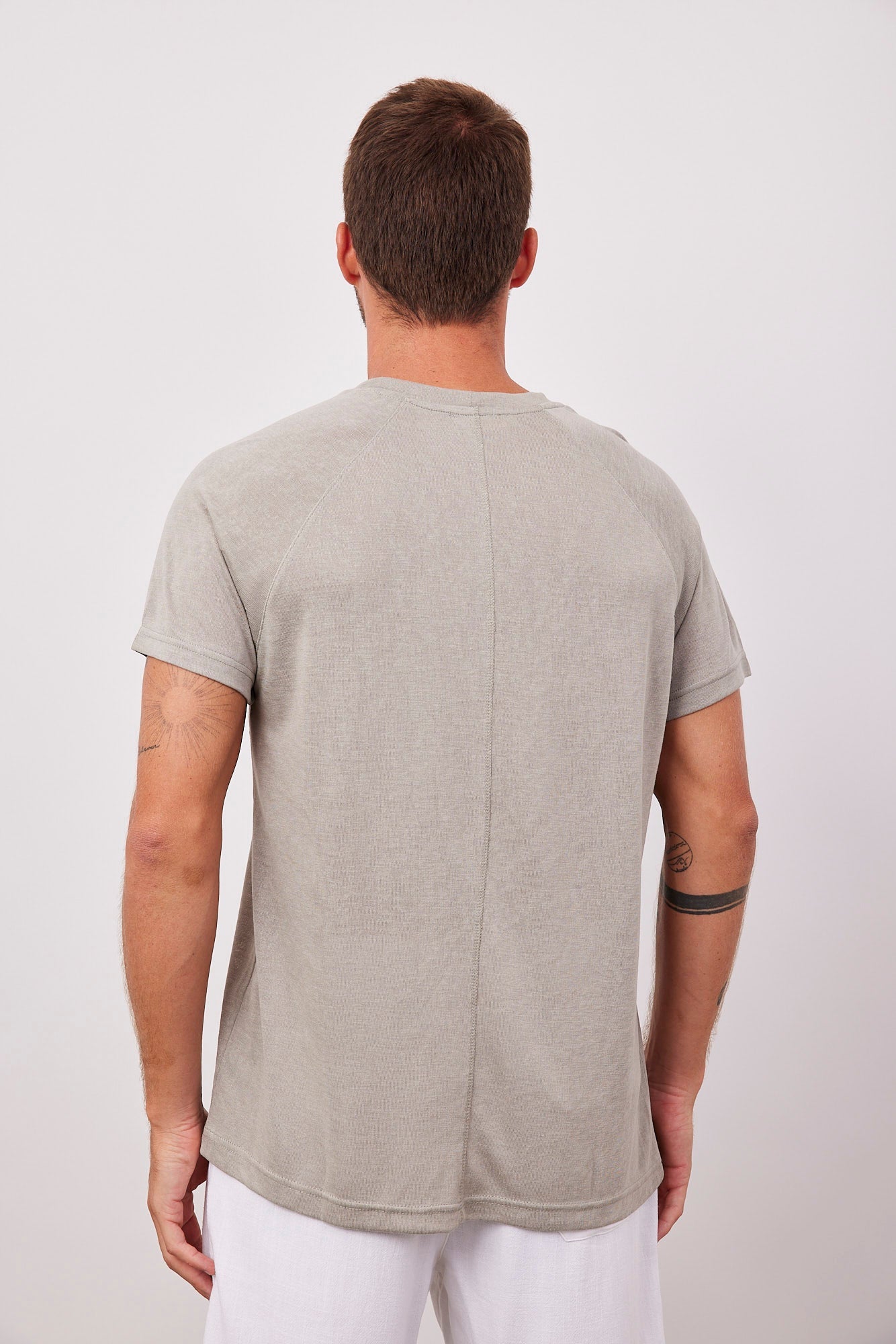 טי-שרט רגלן במראה פשתן - ITAY BRANDS