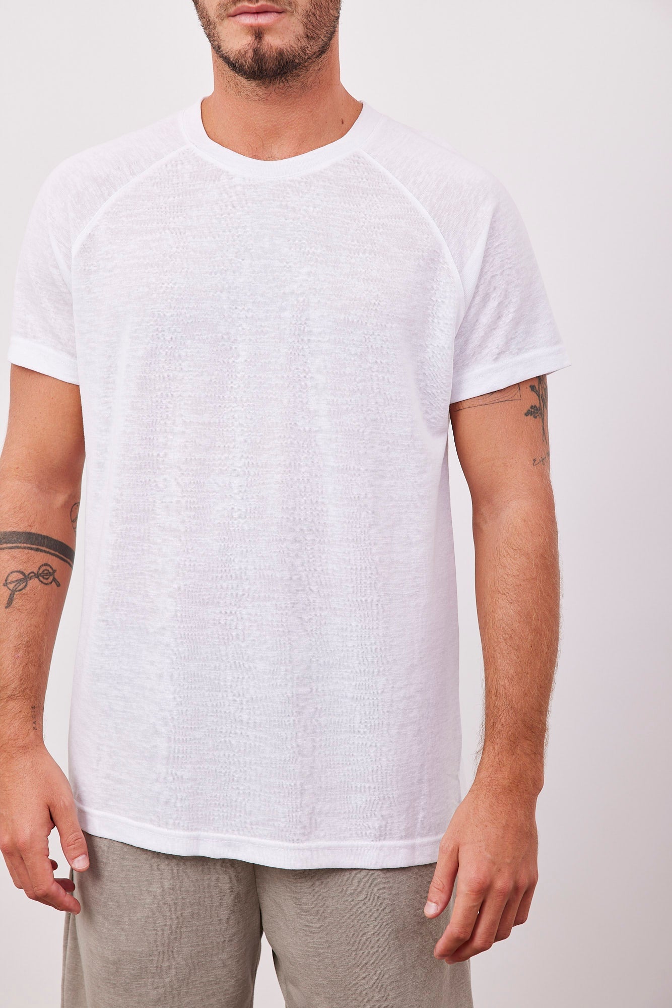 טי-שרט רגלן במראה פשתן - ITAY BRANDS