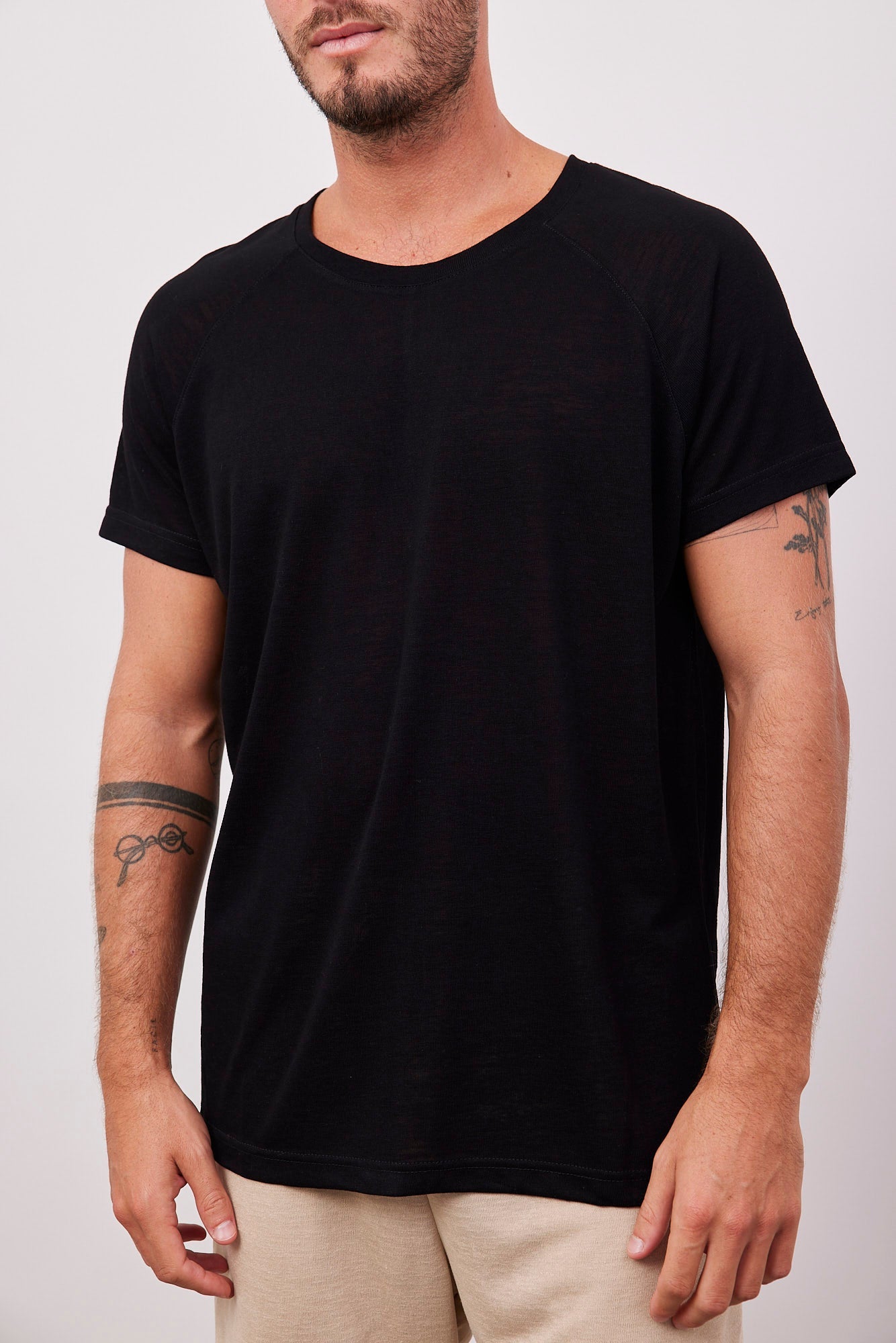 טי-שרט רגלן במראה פשתן - ITAY BRANDS