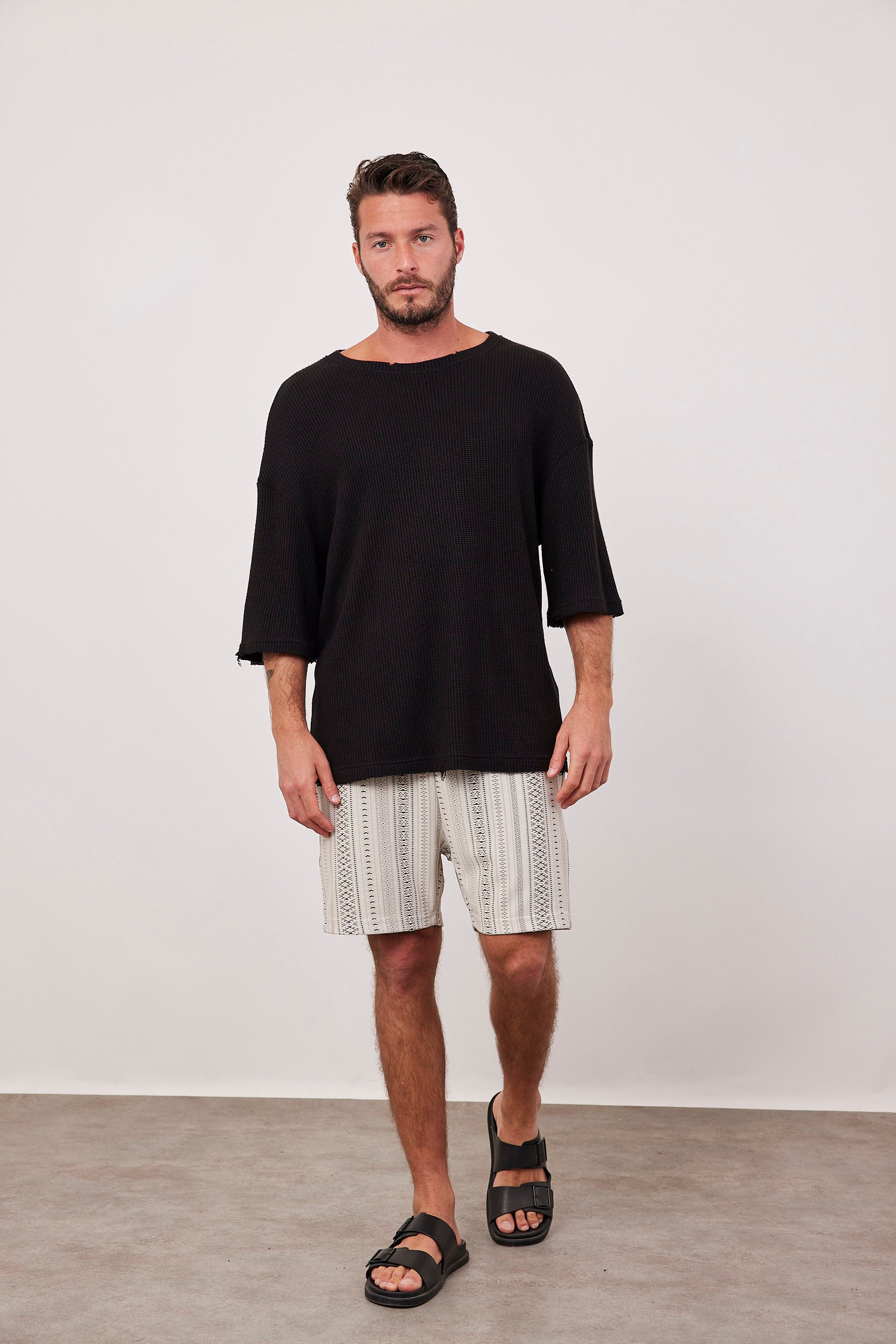 מכנסי ברמודה רקומים