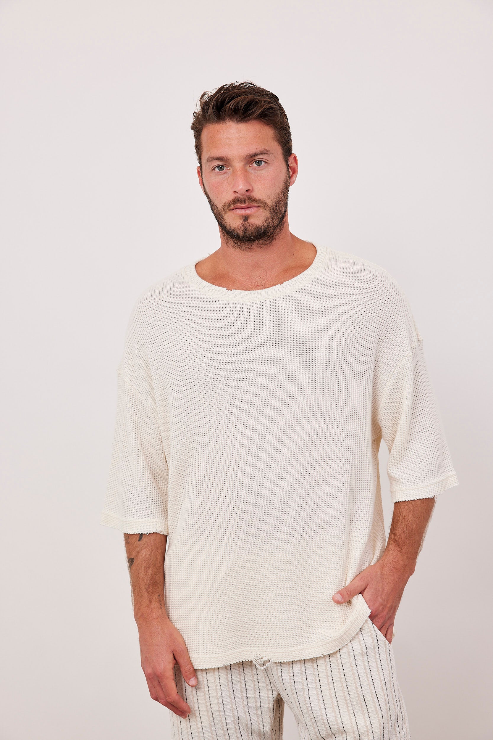 טישירט סריג וופל עם קרעים