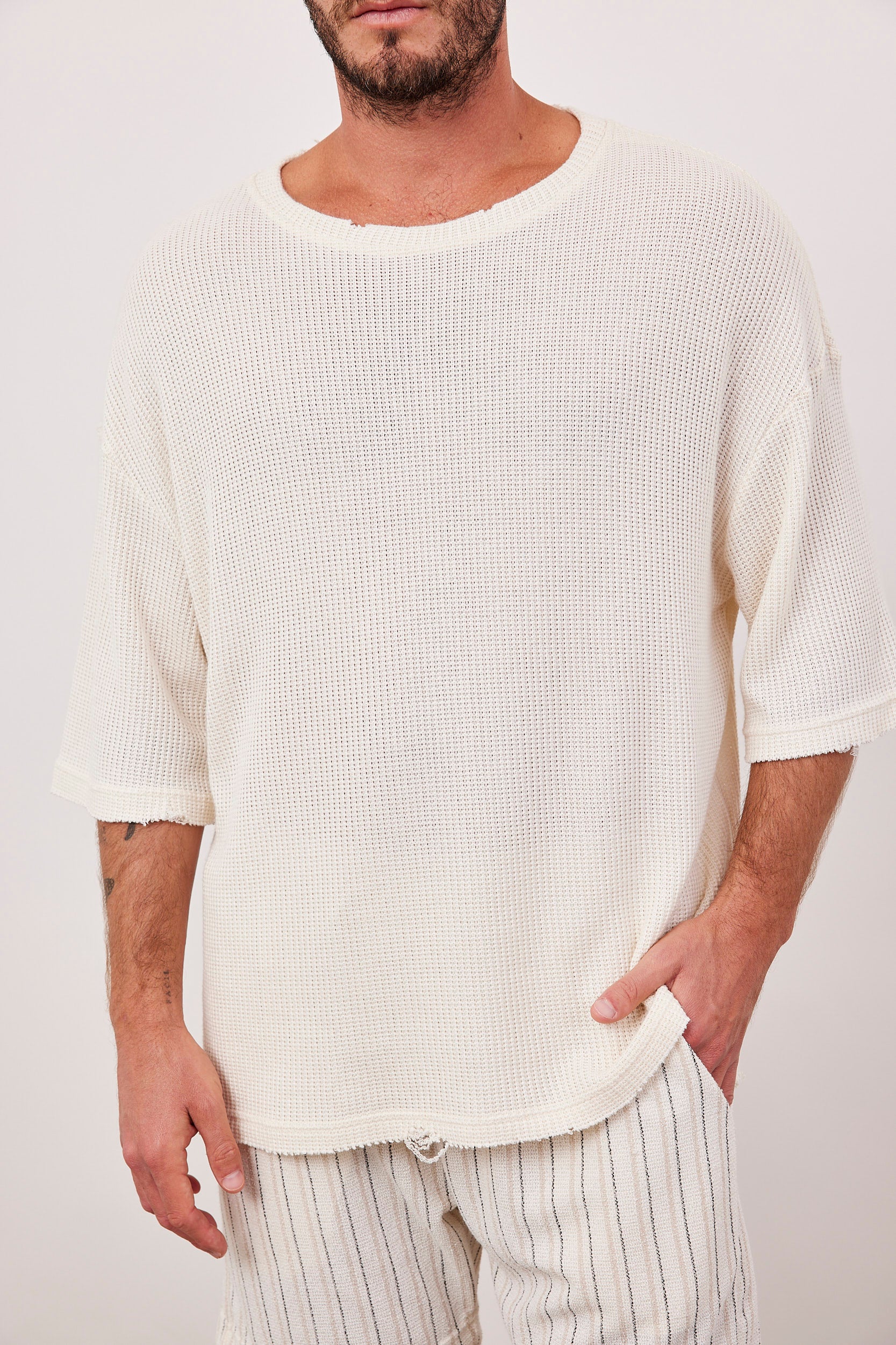 טישירט סריג וופל עם קרעים