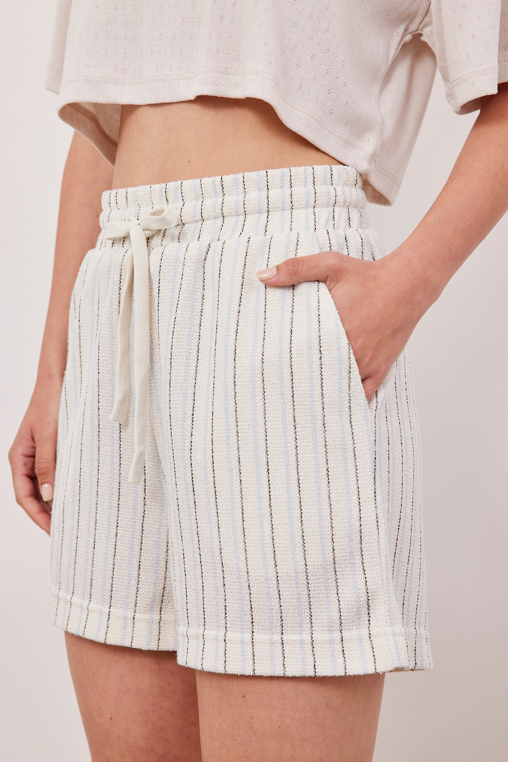 מכנסיים קצרים עם פסים