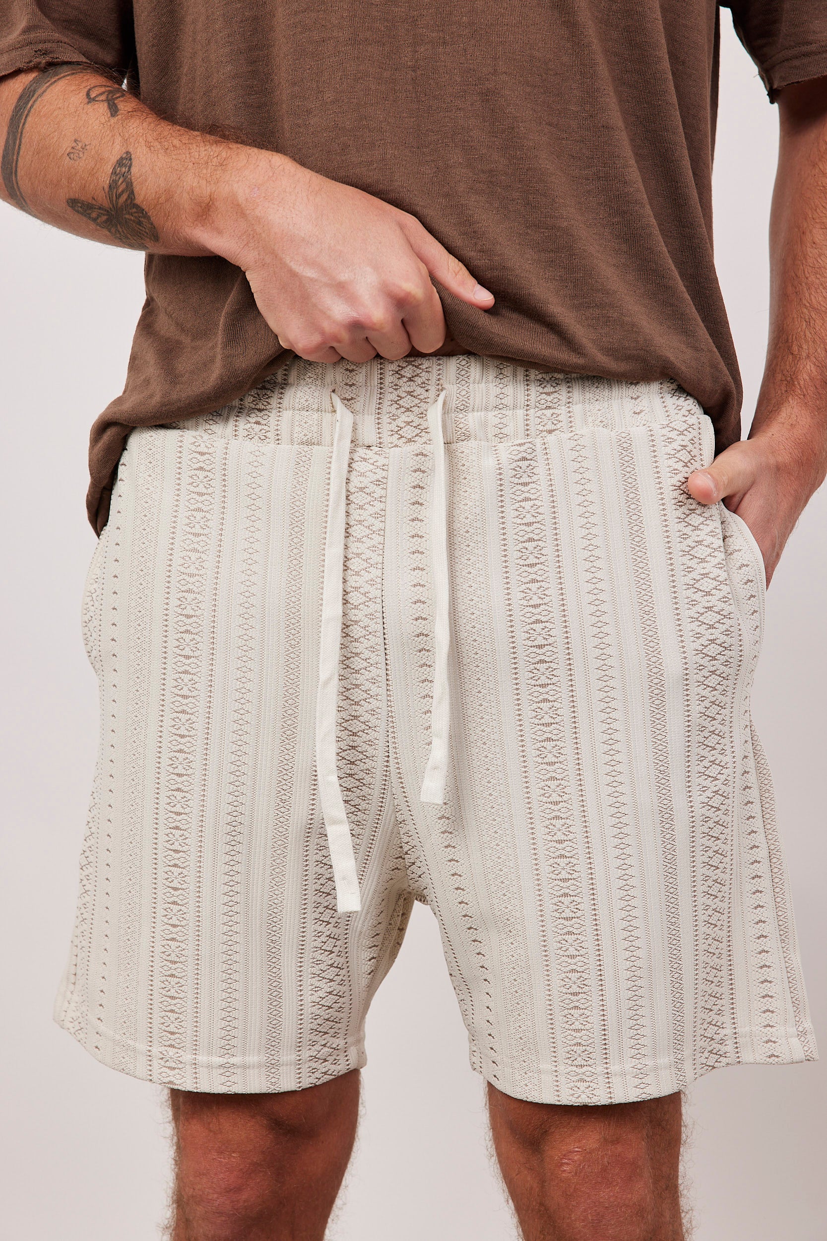 מכנסי ברמודה רקומים