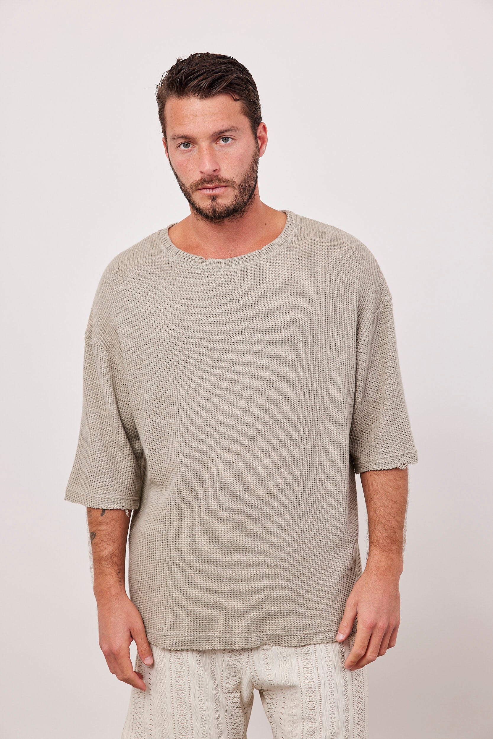 טישירט סריג וופל עם קרעים