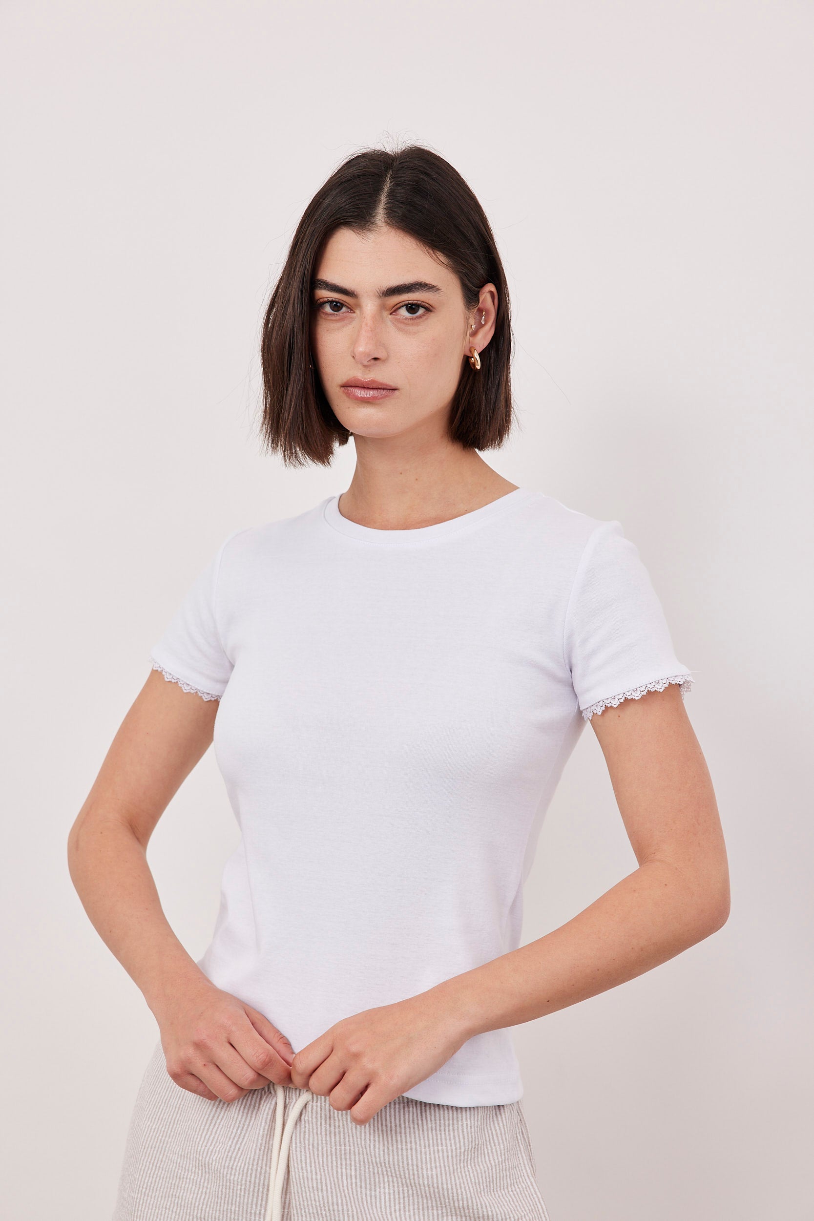 טישרט תחרה בסיומת