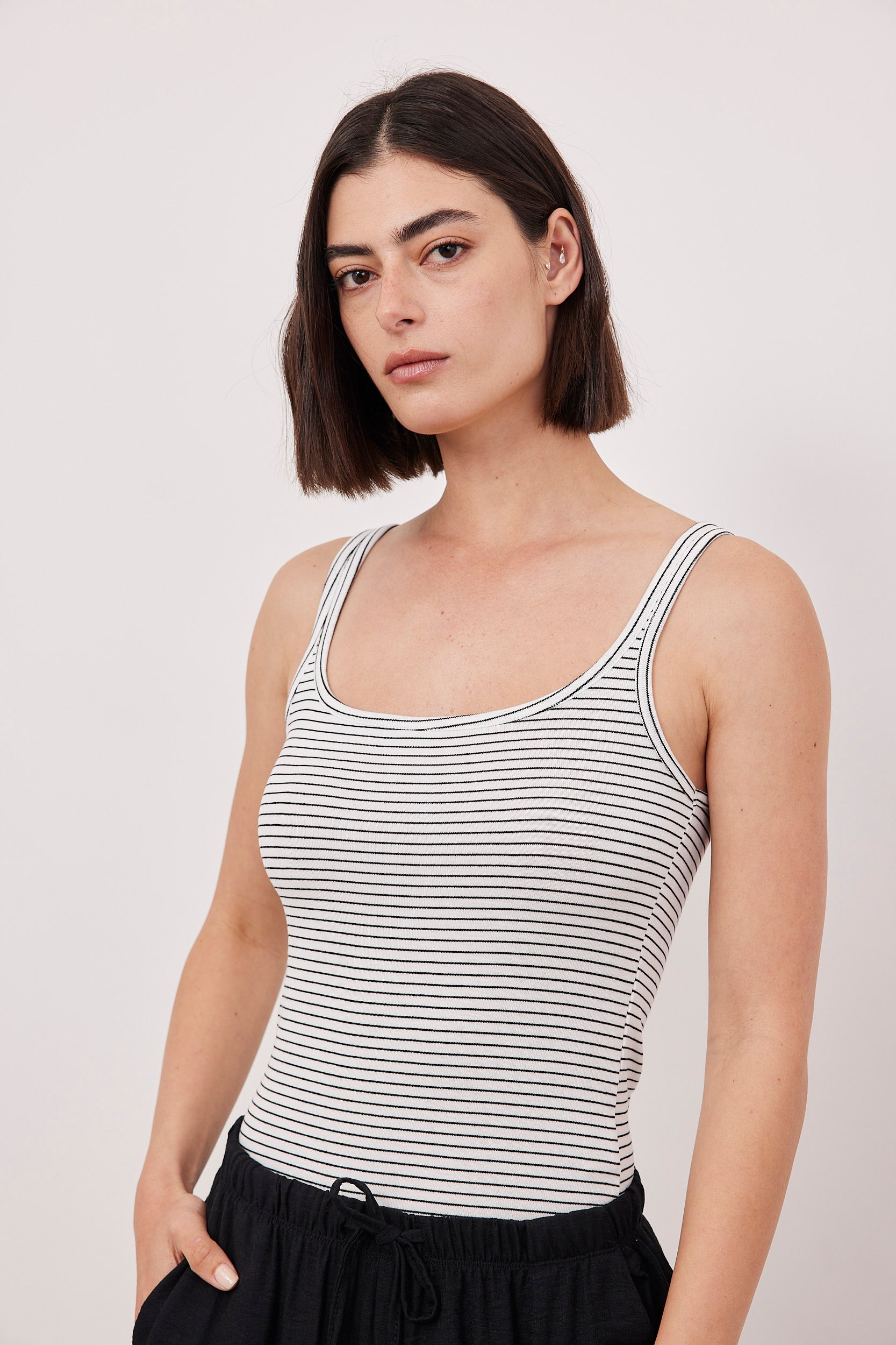 גופיית ספגטי פסים