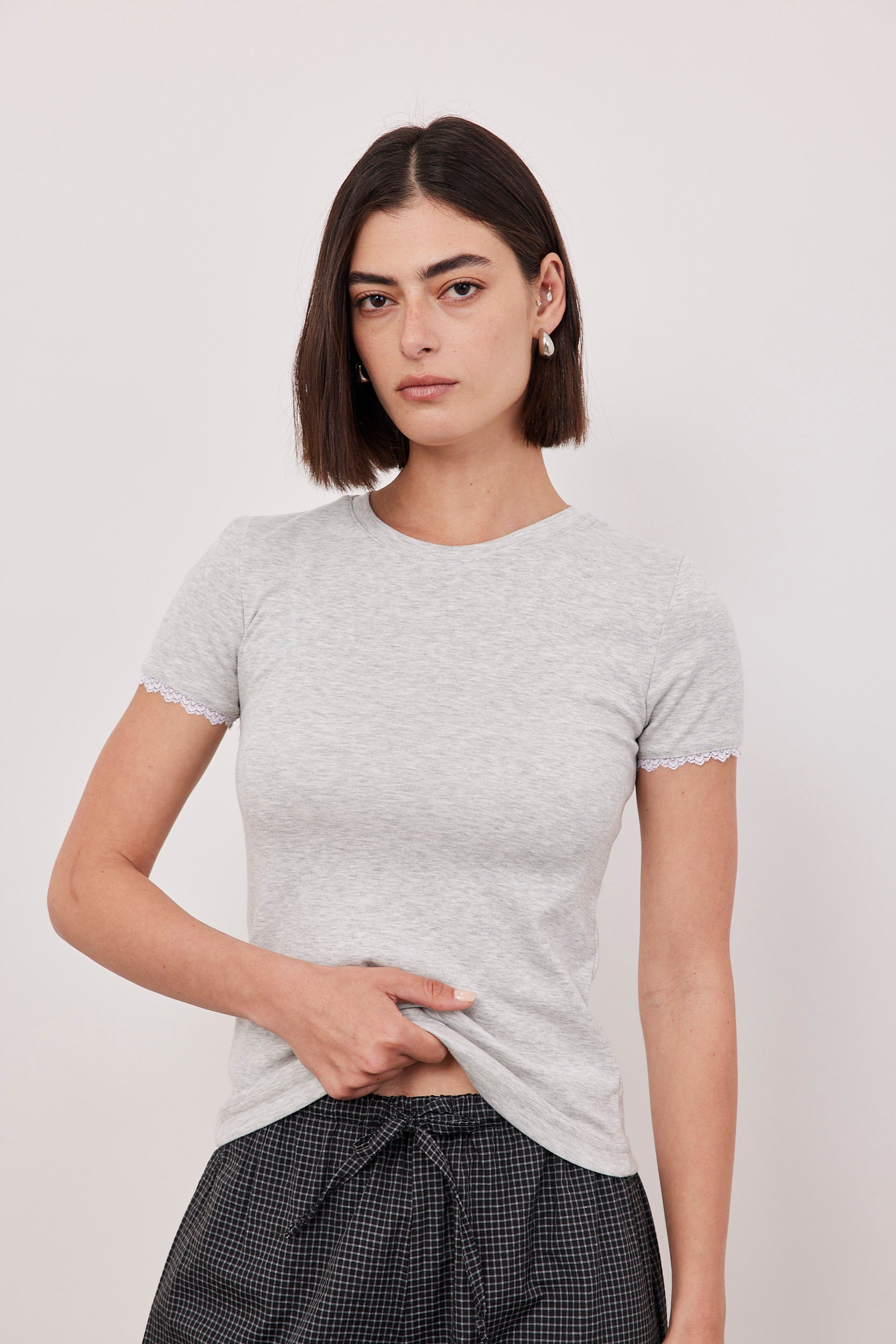 טישרט תחרה בסיומת