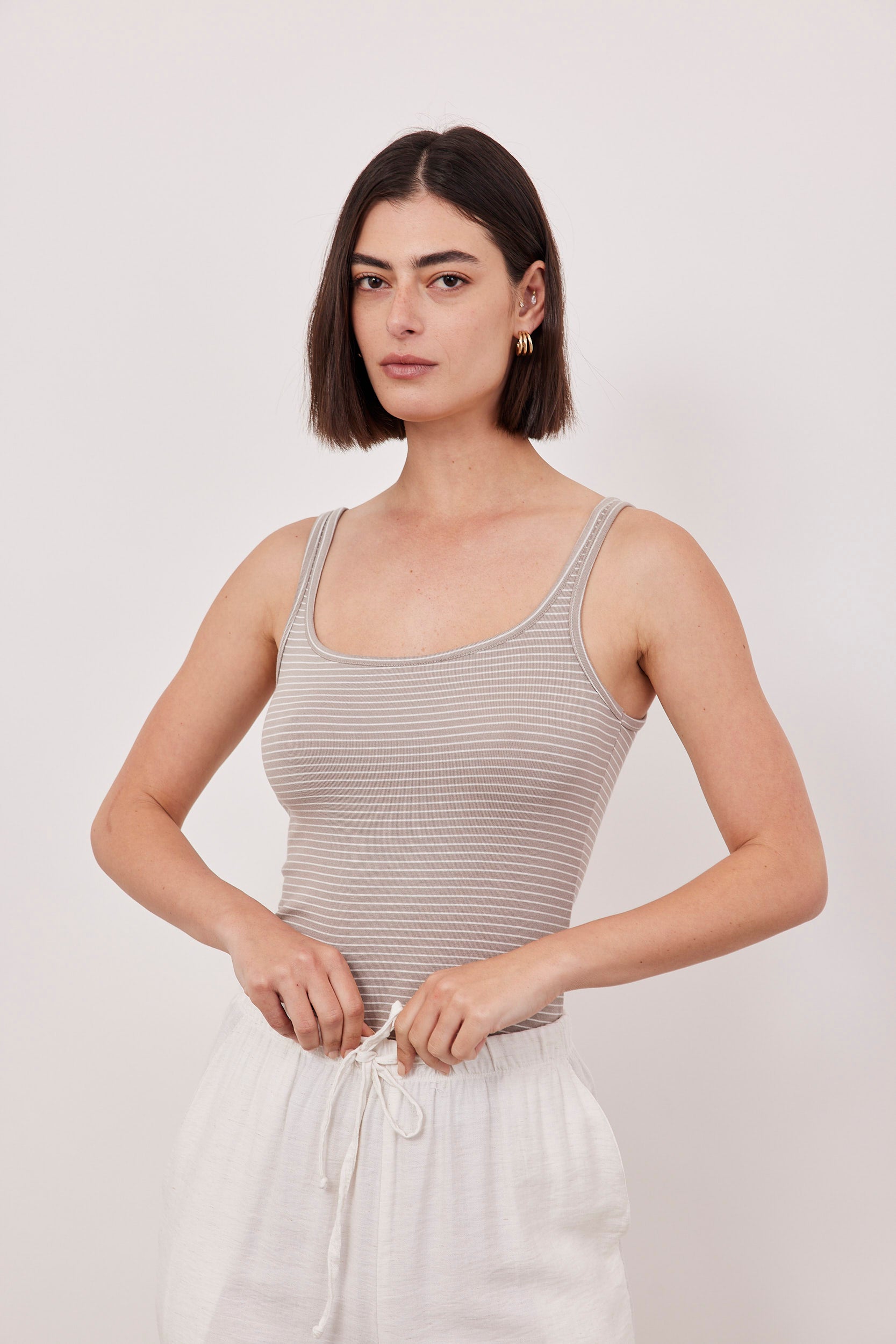 גופיית ספגטי פסים