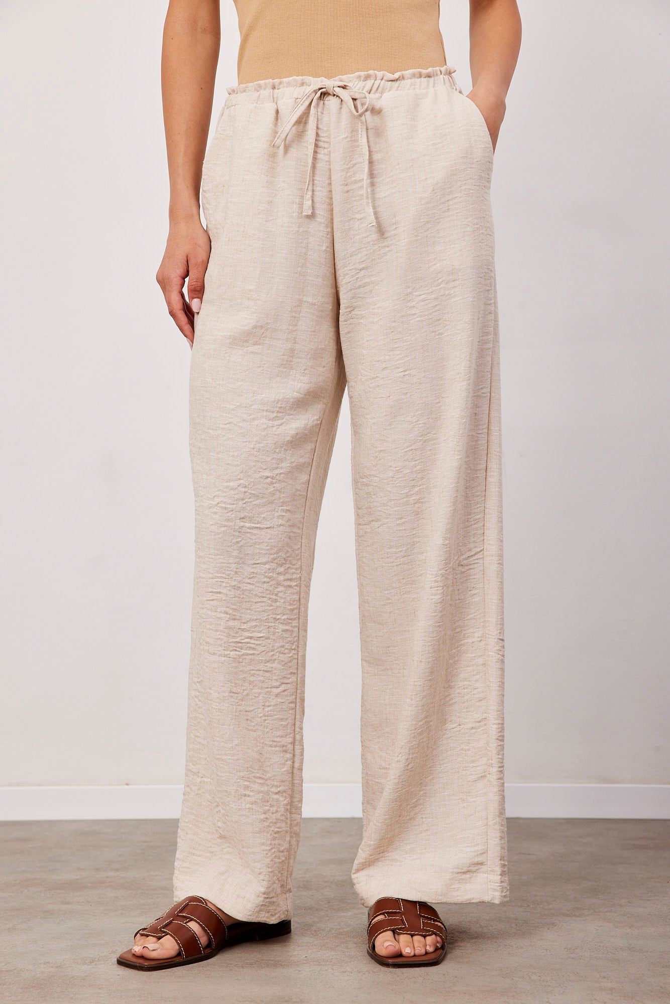 מכנסיים עם קשירה בטקסטורה - ITAY BRANDS