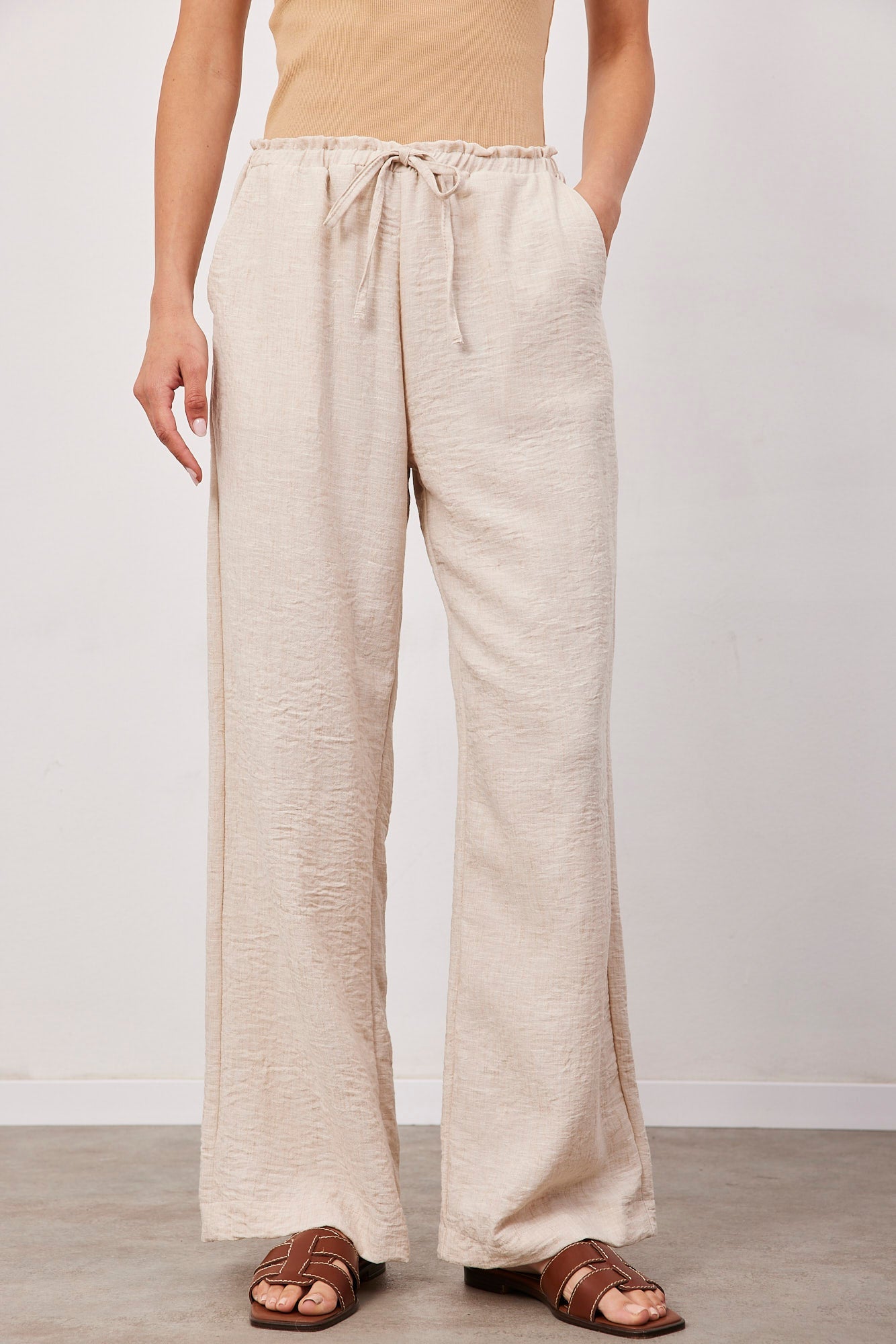 מכנסיים עם קשירה בטקסטורה - ITAY BRANDS