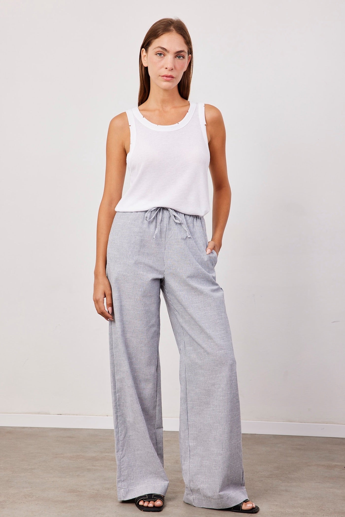 מכנסיים בשילוב פשתן בטקסטורת פסים - ITAY BRANDS